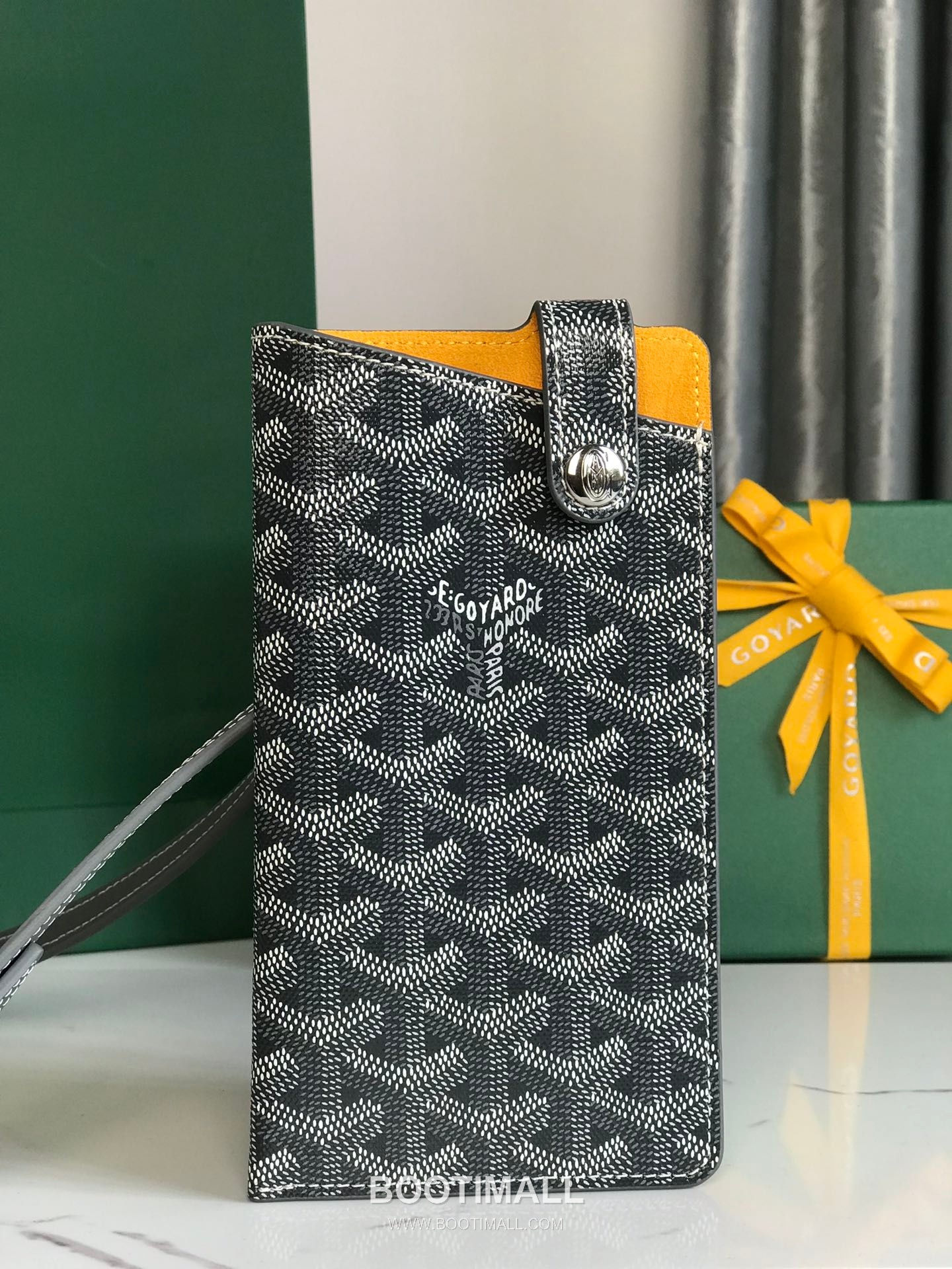 Goyard Montmartre GM Goyardine Canvas Crossbody Pouch 고야드 몽마르트르 GM 고야딘 캔버스 크로스바디 파우치 10cm 1