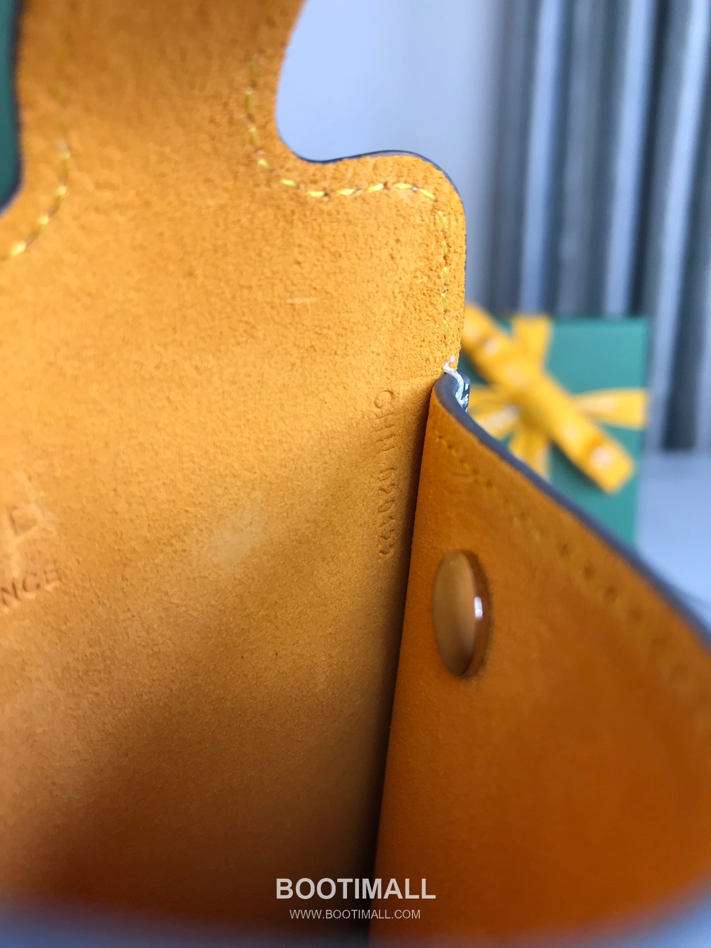 Goyard Montmartre GM Goyardine Canvas Crossbody Pouch 고야드 몽마르트르 GM 고야딘 캔버스 크로스바디 파우치 10cm 5