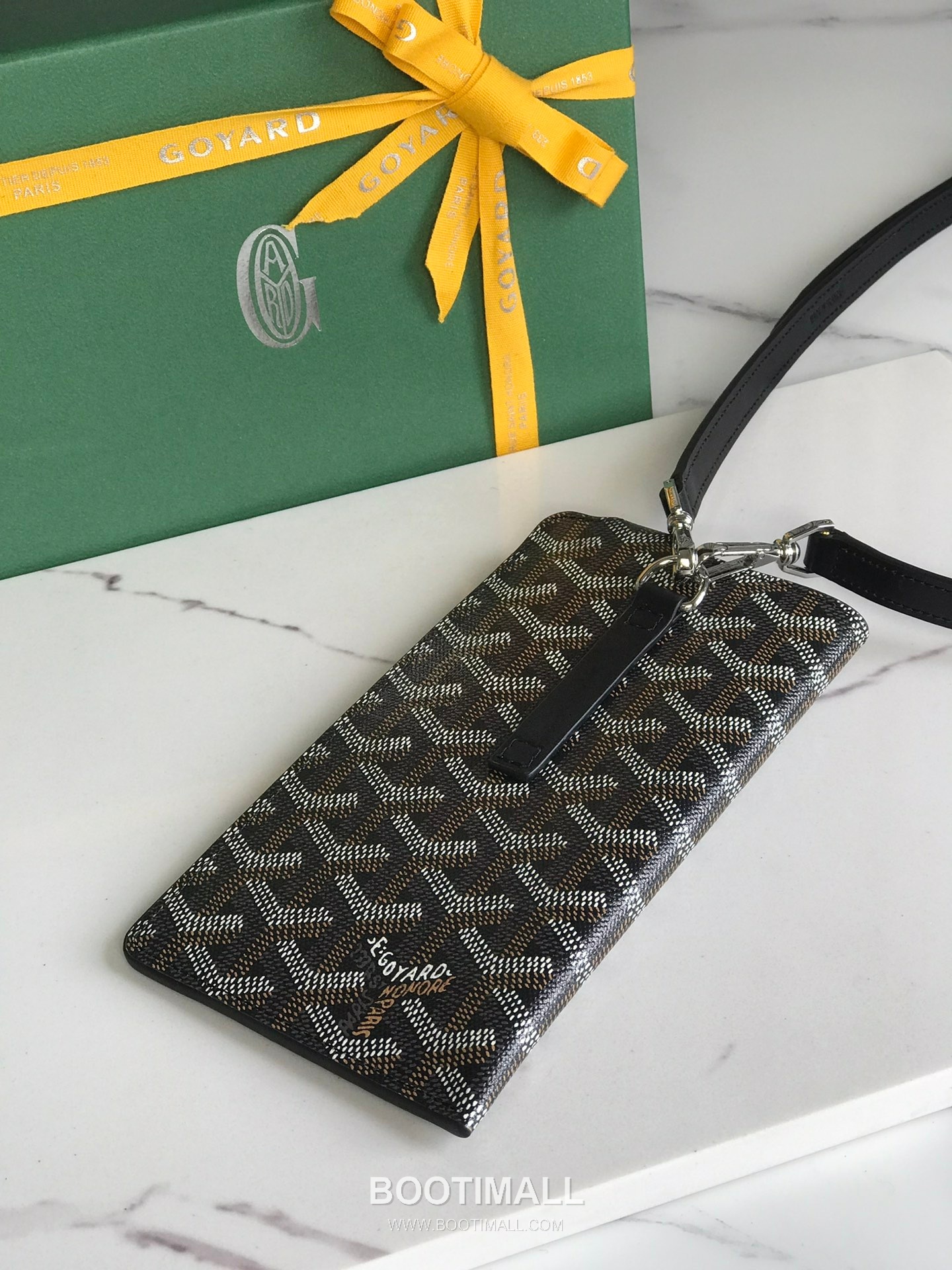 Goyard Montmartre GM Goyardine Canvas Crossbody Pouch 고야드 몽마르트르 GM 고야딘 캔버스 크로스바디 파우치 10cm 3