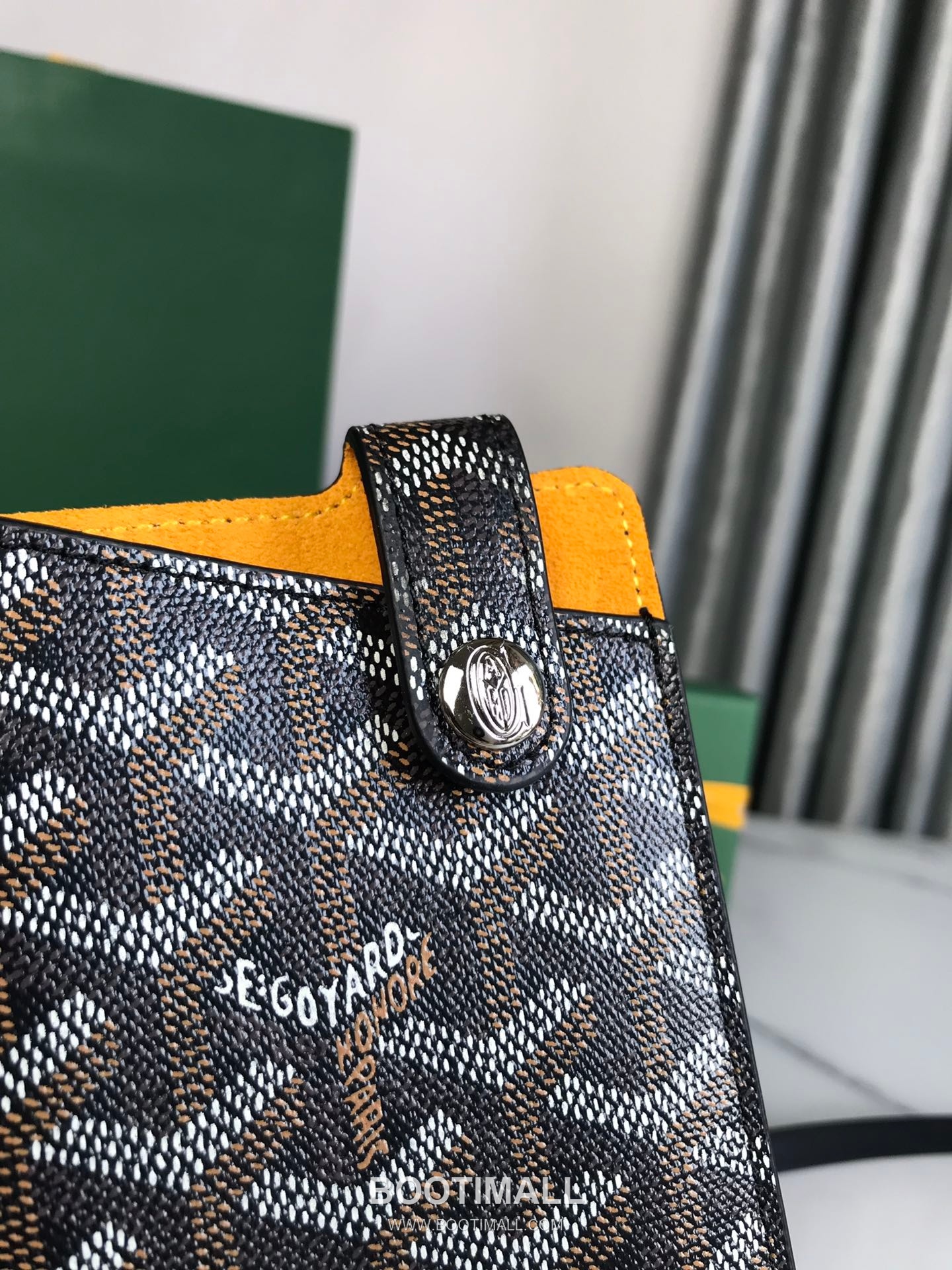Goyard Montmartre GM Goyardine Canvas Crossbody Pouch 고야드 몽마르트르 GM 고야딘 캔버스 크로스바디 파우치 10cm 5
