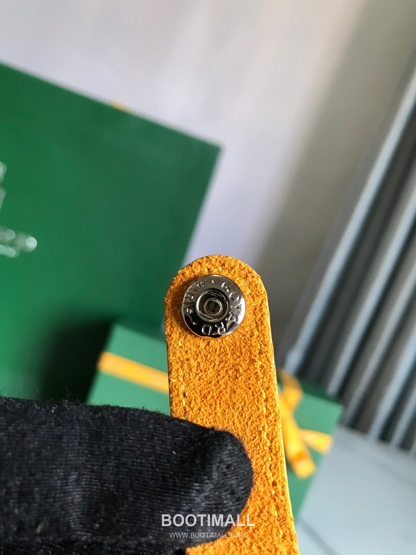 Goyard Montmartre GM Goyardine Canvas Crossbody Pouch 고야드 몽마르트르 GM 고야딘 캔버스 크로스바디 파우치 10cm 5