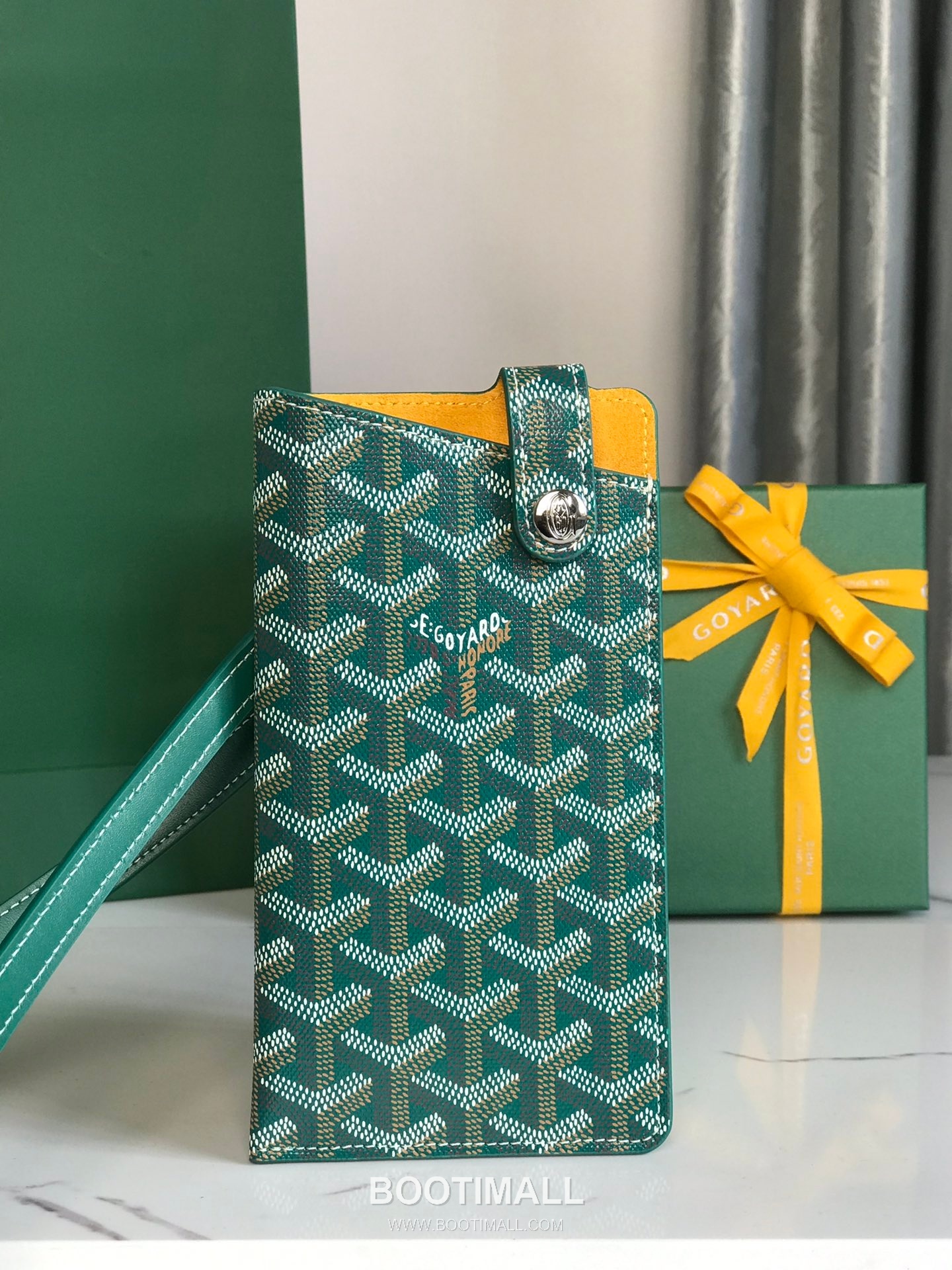 Goyard Montmartre GM Goyardine Canvas Crossbody Pouch 고야드 몽마르트르 GM 고야딘 캔버스 크로스바디 파우치 10cm 1