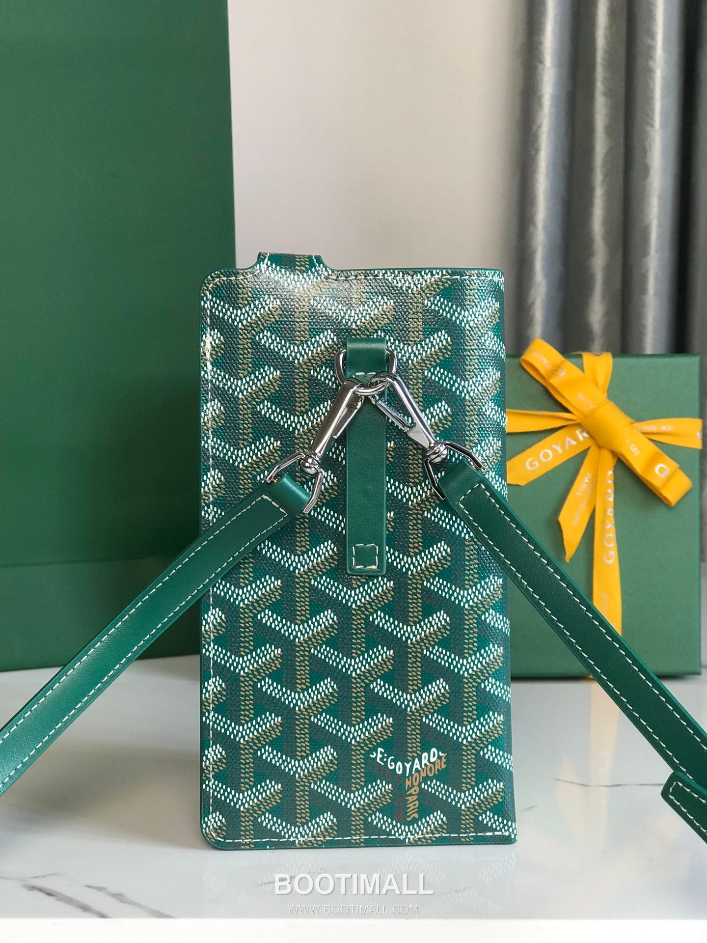 Goyard Montmartre GM Goyardine Canvas Crossbody Pouch 고야드 몽마르트르 GM 고야딘 캔버스 크로스바디 파우치 10cm 2