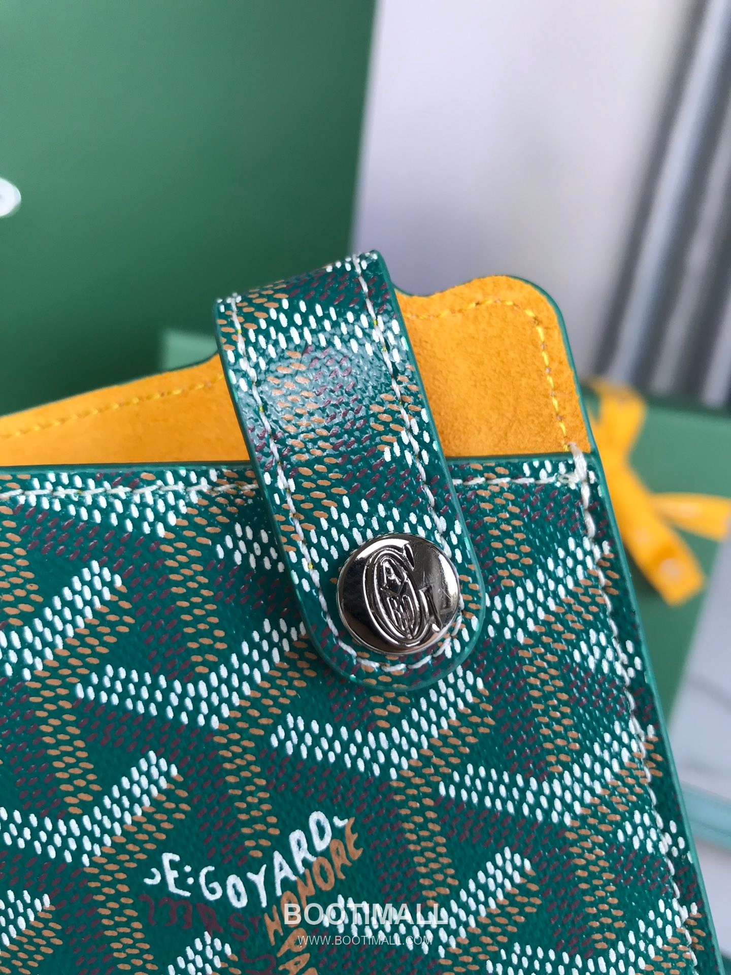 Goyard Montmartre GM Goyardine Canvas Crossbody Pouch 고야드 몽마르트르 GM 고야딘 캔버스 크로스바디 파우치 10cm 4