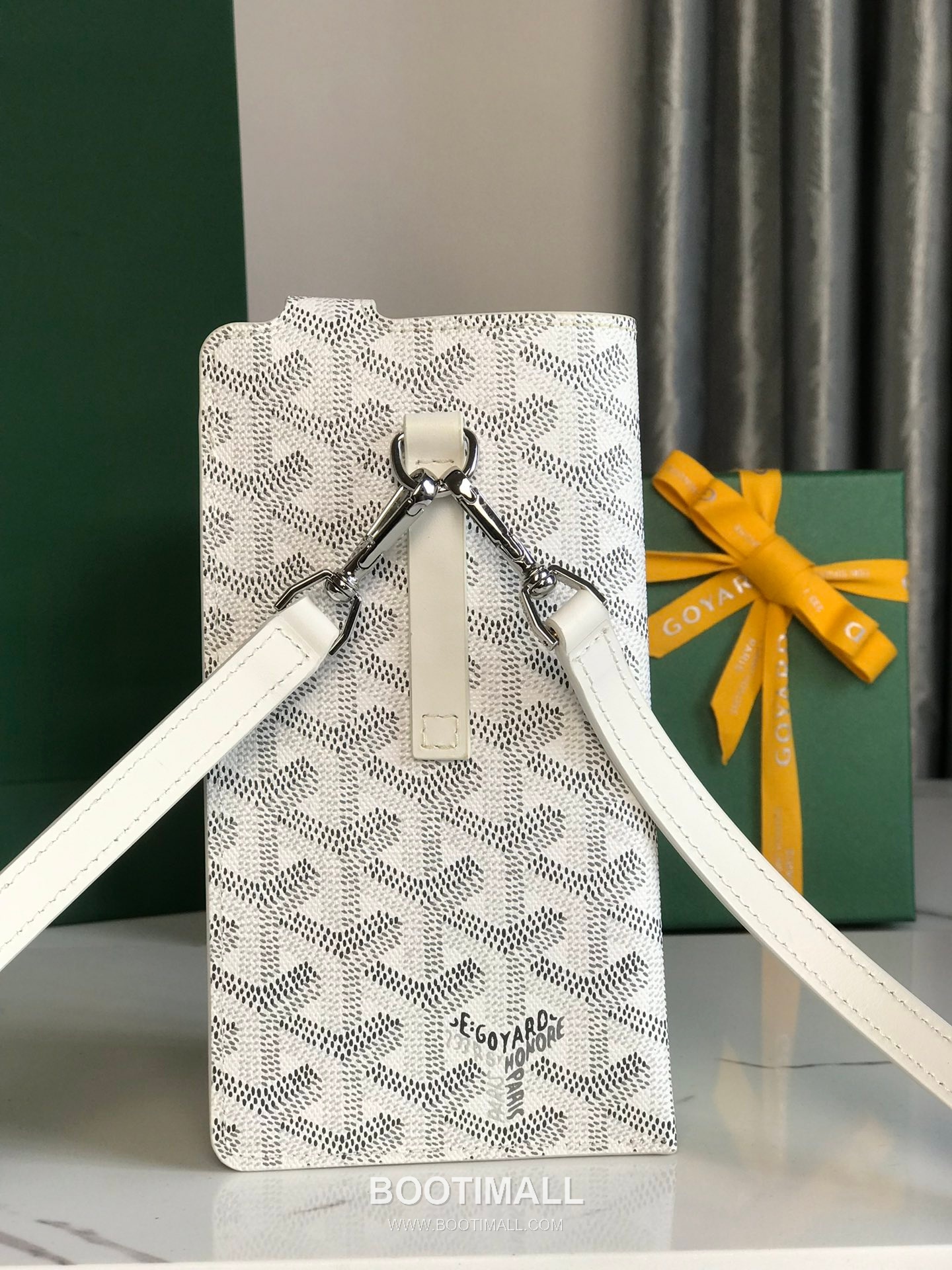 Goyard Montmartre GM Goyardine Canvas Crossbody Pouch 고야드 몽마르트르 GM 고야딘 캔버스 크로스바디 파우치 10cm 2