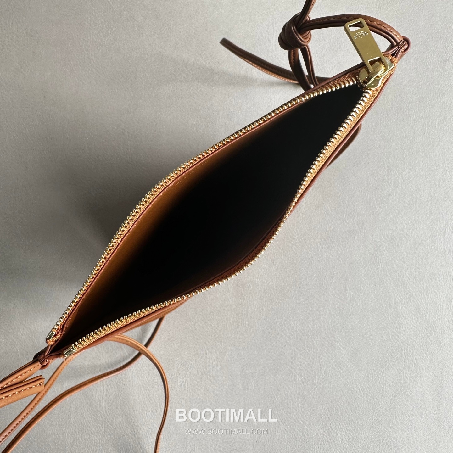 Celine Sharp Pouch Lambskin Crossbody Phone Bag 10P812 셀린느 샤프 파우치 램스킨 크로스바디 폰백 24cm 6