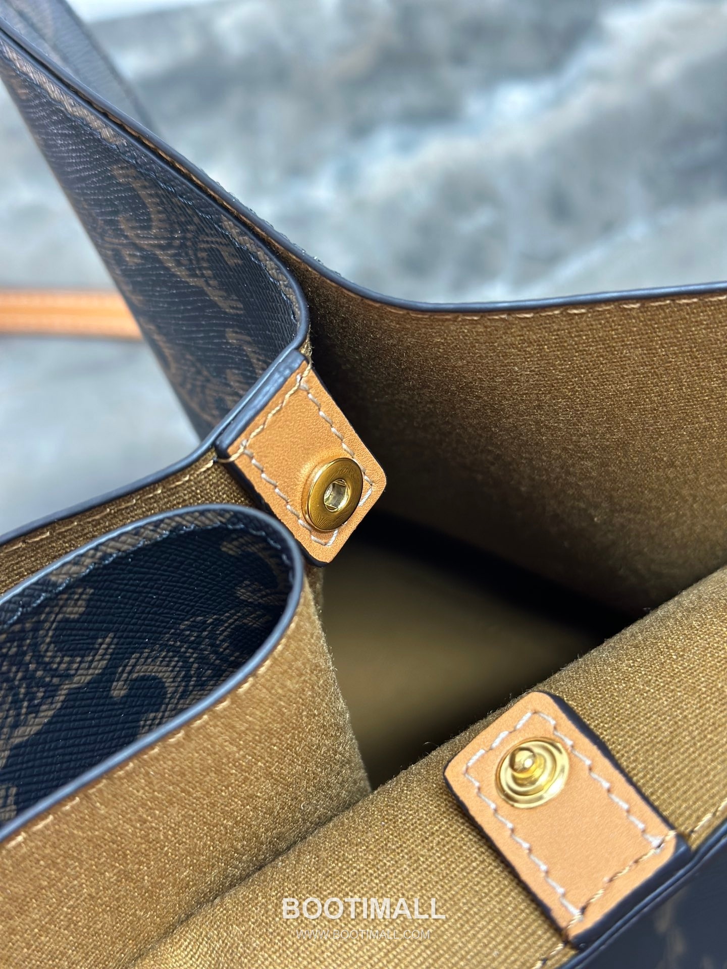 Celine Cubo Small Calfskin Leather Tote Bag 124182 셀린느 큐보 스몰 카프스킨 레더 토트백 21cm 9