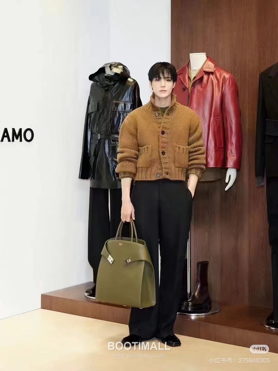 Ferragamo Hug Hammered Calfskin Tote Bag AU-24/1666 페라가모 허그 해머드 카프스킨 토트백 38cm 1