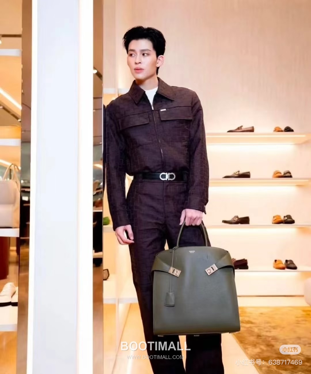 Ferragamo Hug Hammered Calfskin Tote Bag AU-24/1666 페라가모 허그 해머드 카프스킨 토트백 38cm 9