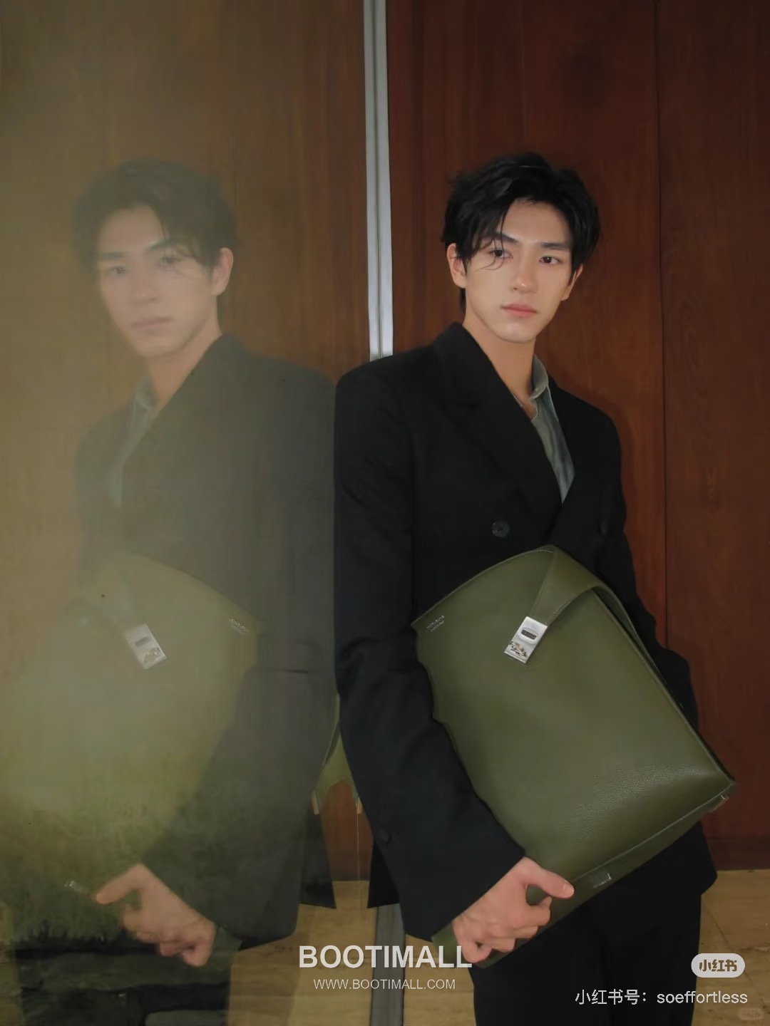 Ferragamo Hug Hammered Calfskin Tote Bag AU-24/1666 페라가모 허그 해머드 카프스킨 토트백 38cm 25