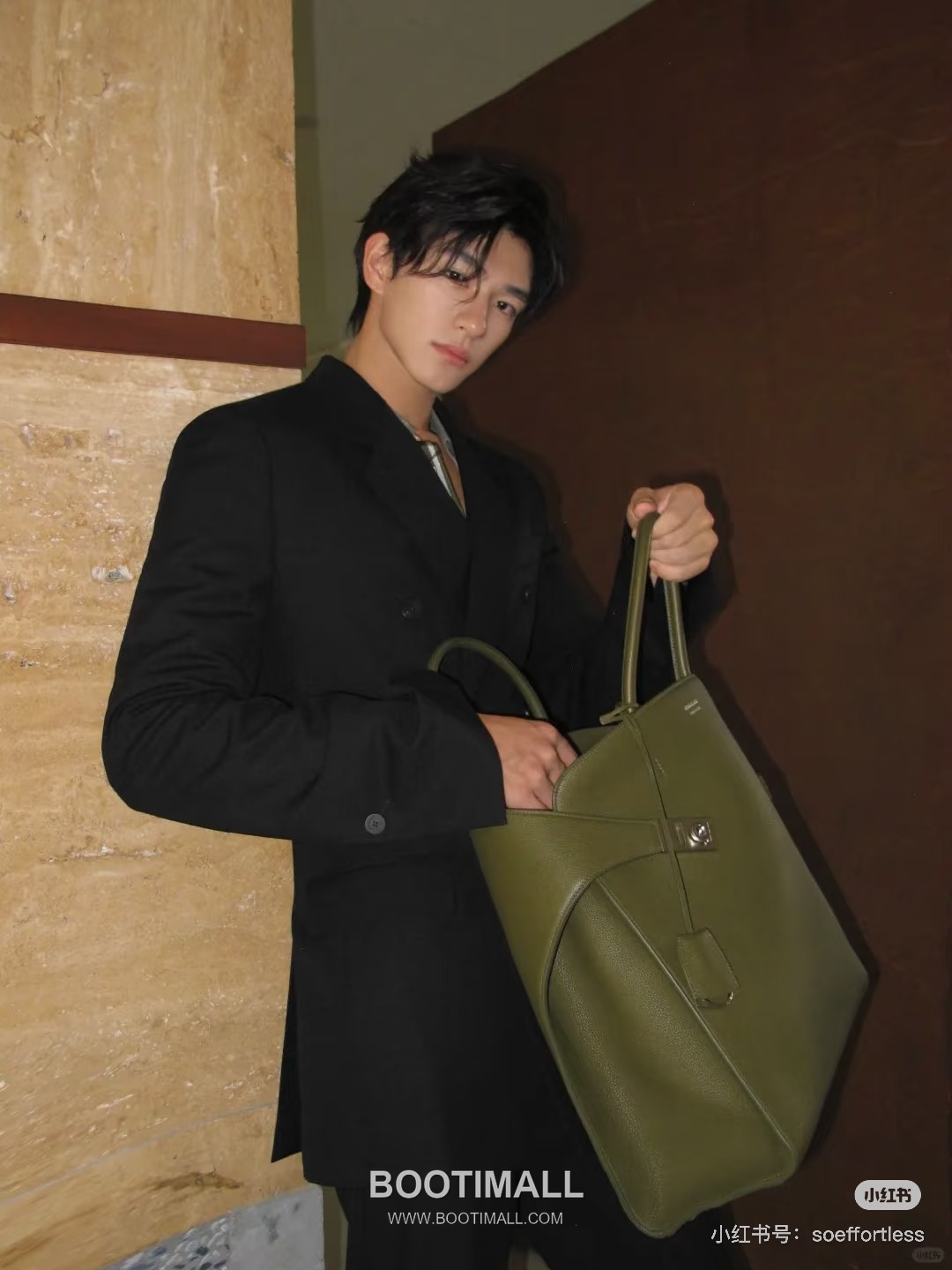Ferragamo Hug Hammered Calfskin Tote Bag AU-24/1666 페라가모 허그 해머드 카프스킨 토트백 38cm 26