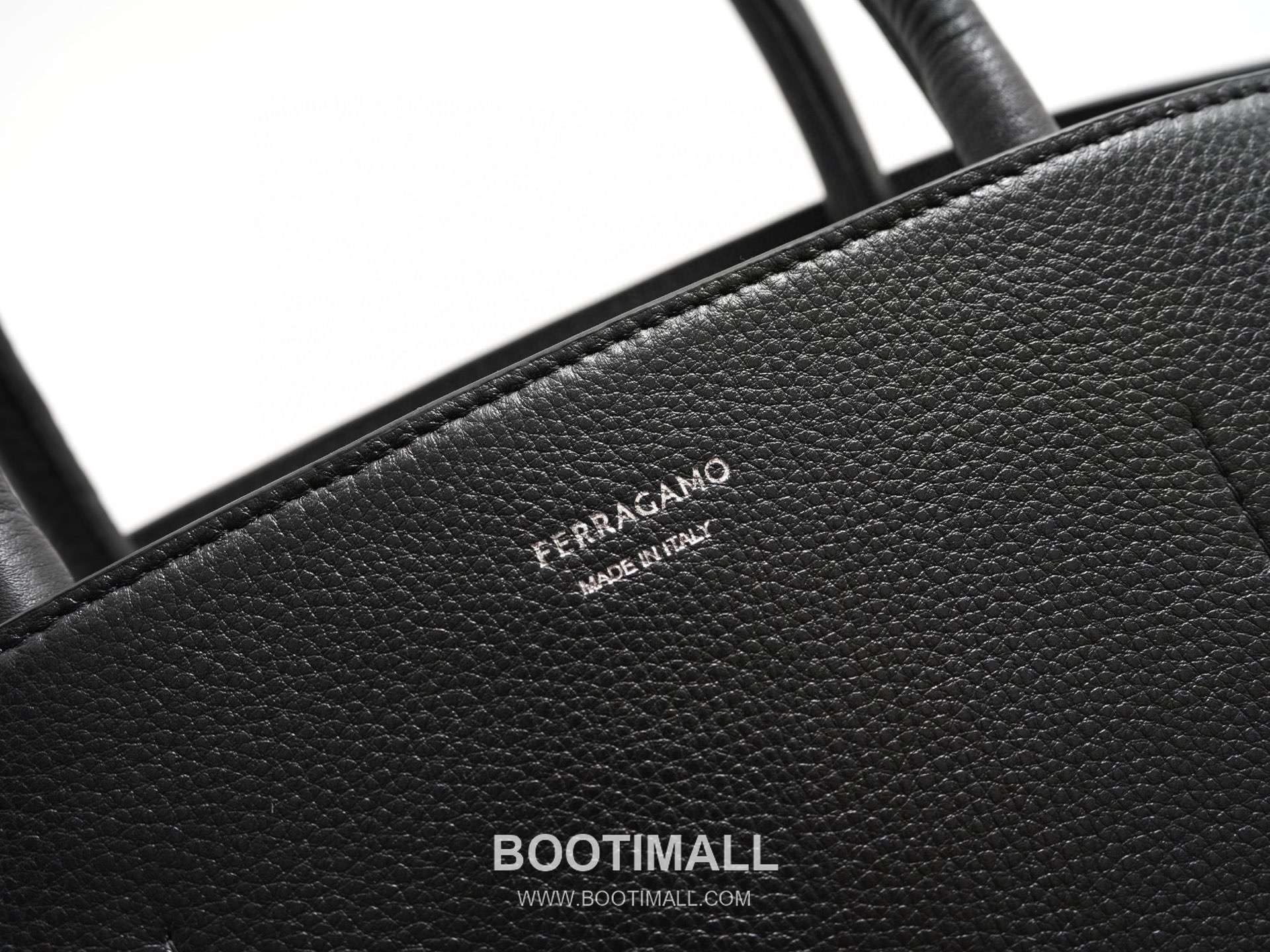 Ferragamo Hug Hammered Calfskin Tote Bag AU-24/1666 페라가모 허그 해머드 카프스킨 토트백 38cm 12