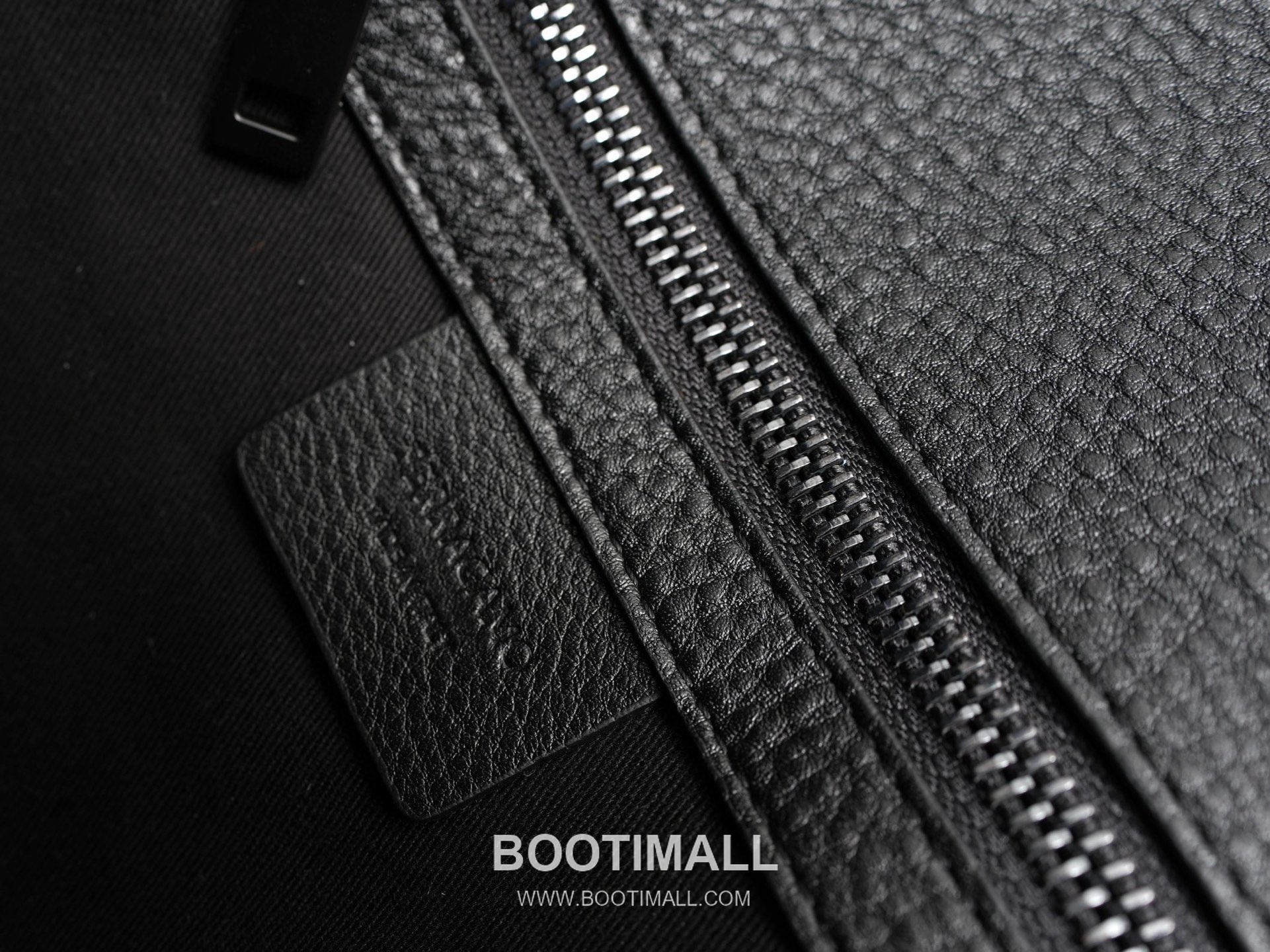 Ferragamo Hug Hammered Calfskin Tote Bag AU-24/1666 페라가모 허그 해머드 카프스킨 토트백 38cm 14