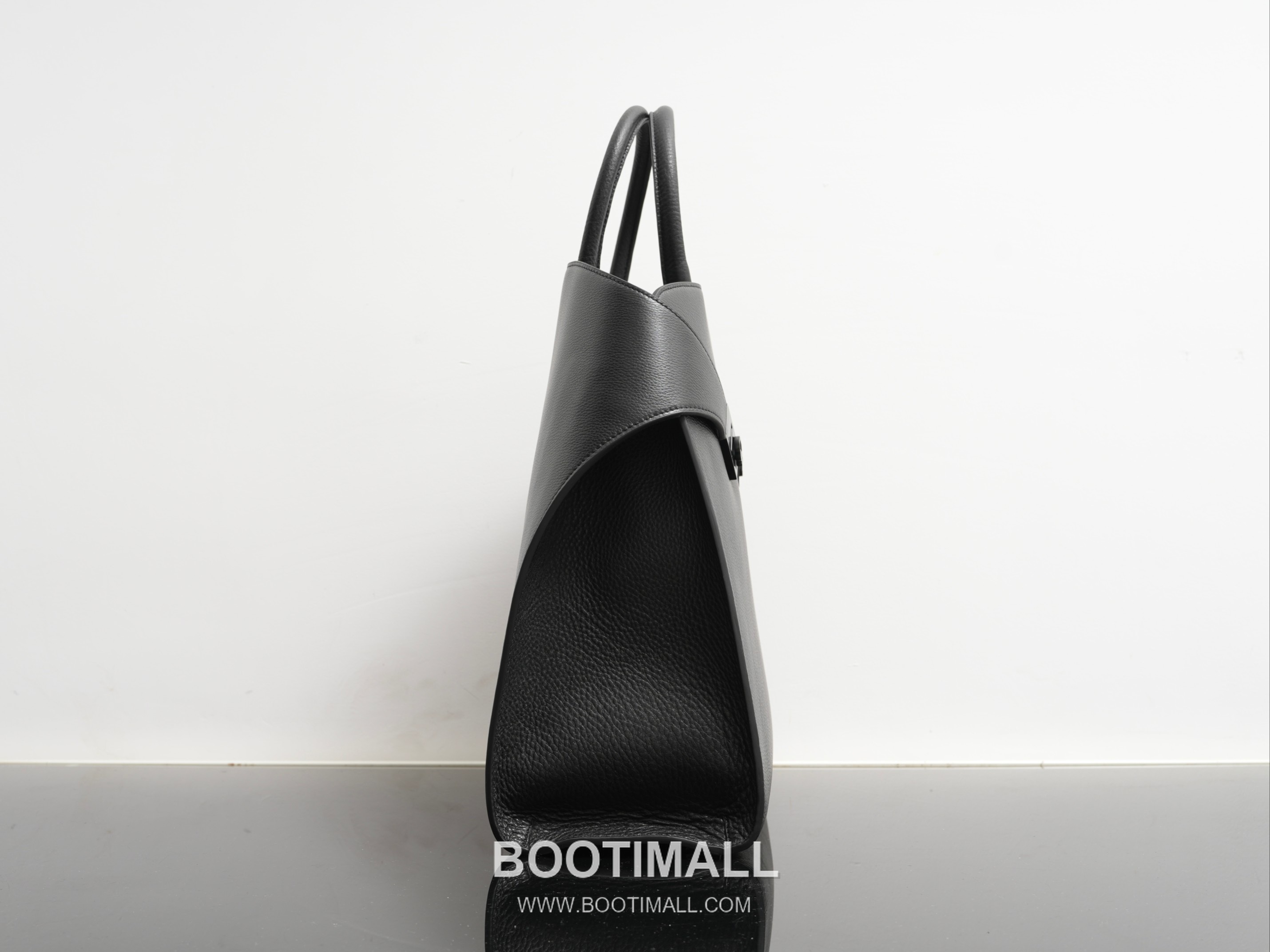 Ferragamo Hug Hammered Calfskin Tote Bag AU-24/1666 페라가모 허그 해머드 카프스킨 토트백 38cm 17