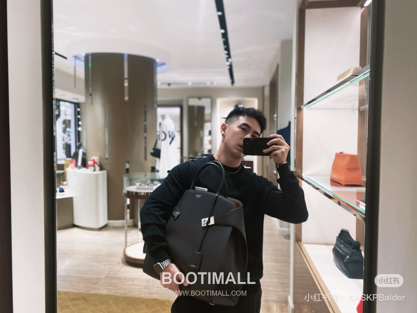 Ferragamo Hug Hammered Calfskin Tote Bag AU-24/1666 페라가모 허그 해머드 카프스킨 토트백 38cm 1