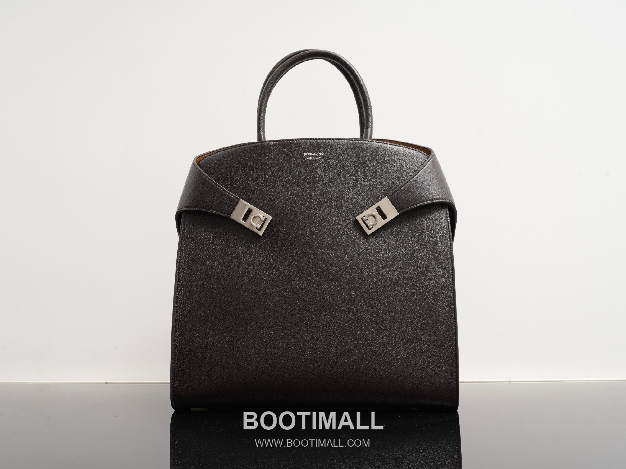 Ferragamo Hug Hammered Calfskin Tote Bag AU-24/1666 페라가모 허그 해머드 카프스킨 토트백 38cm 10