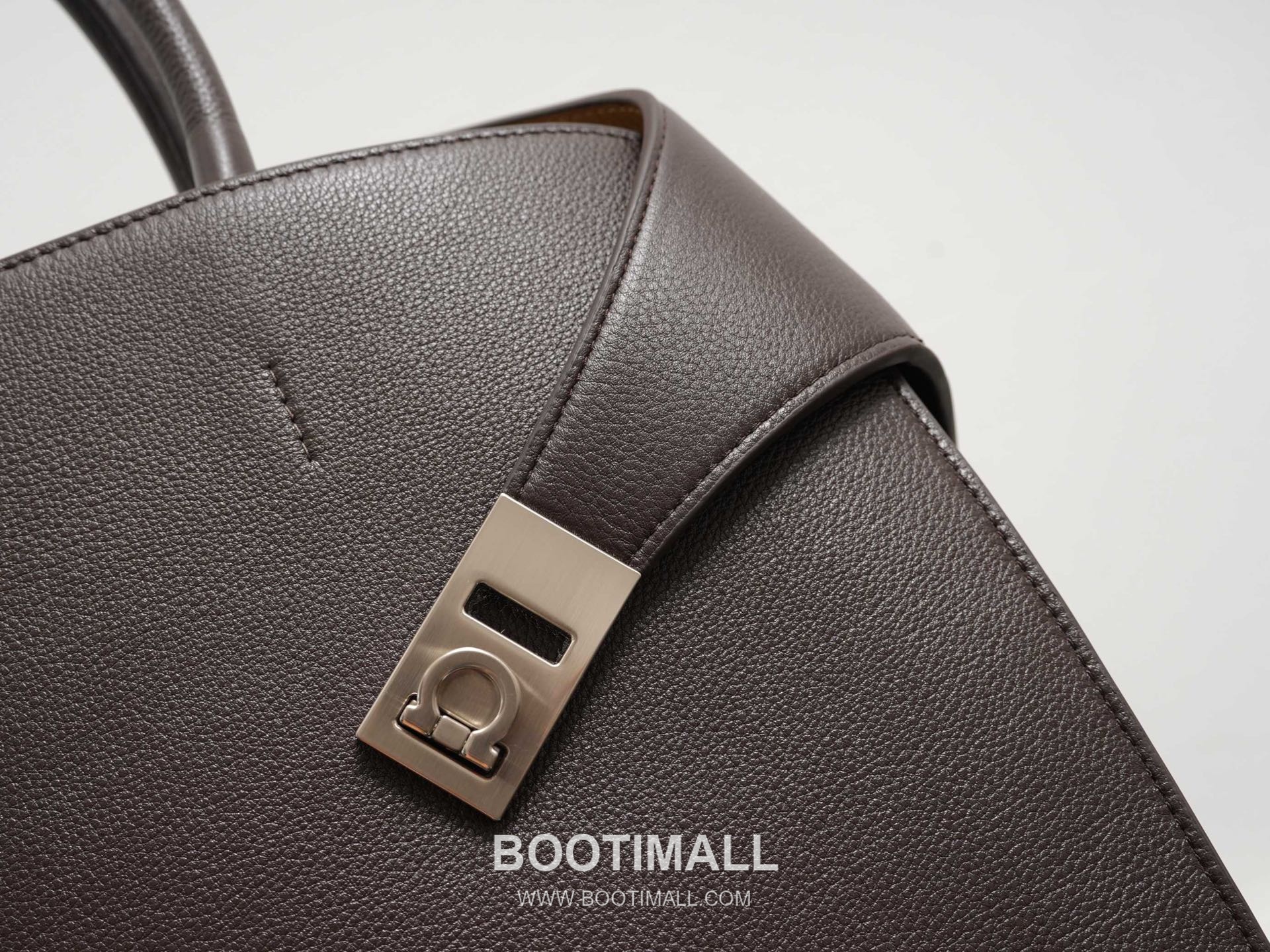 Ferragamo Hug Hammered Calfskin Tote Bag AU-24/1666 페라가모 허그 해머드 카프스킨 토트백 38cm 12