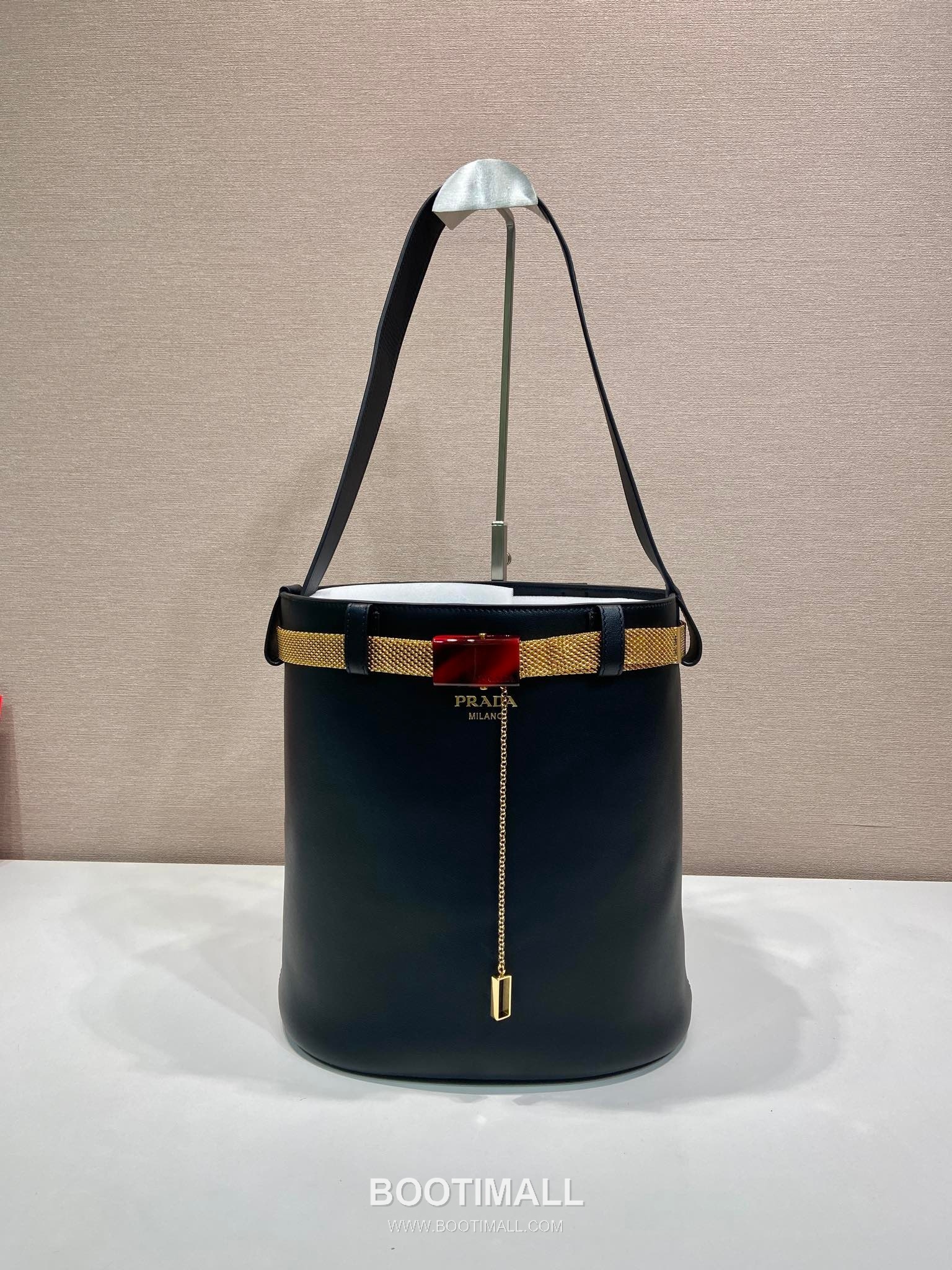 Prada Buckle Leather Bucket Bag 1BE085 프라다 버클 레더 버킷백 29cm 2