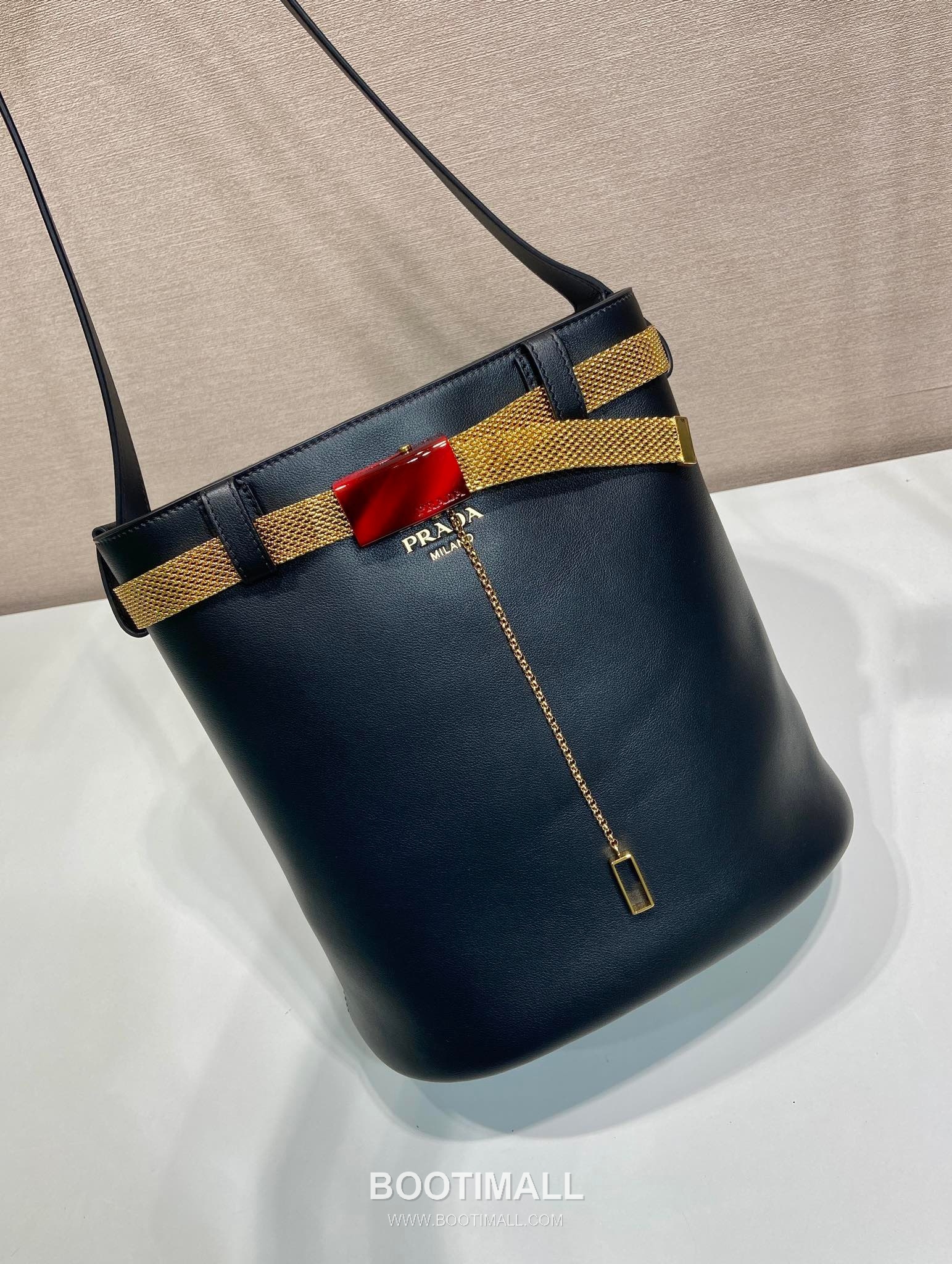 Prada Buckle Leather Bucket Bag 1BE085 프라다 버클 레더 버킷백 29cm 3