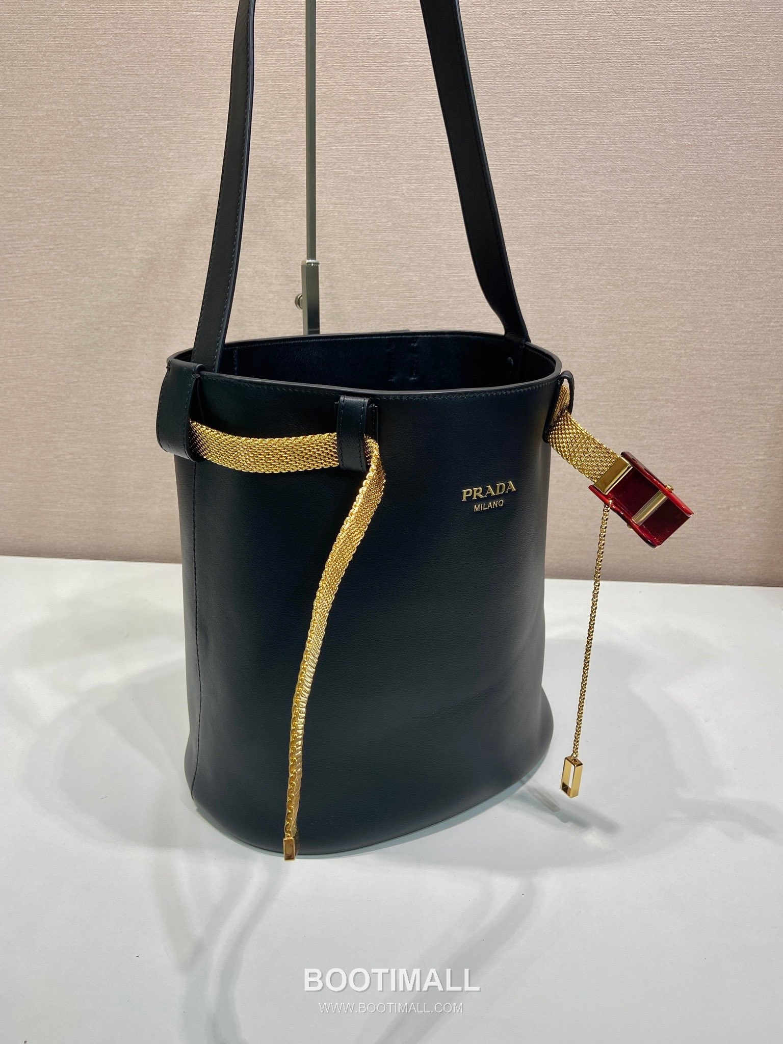Prada Buckle Leather Bucket Bag 1BE085 프라다 버클 레더 버킷백 29cm 4