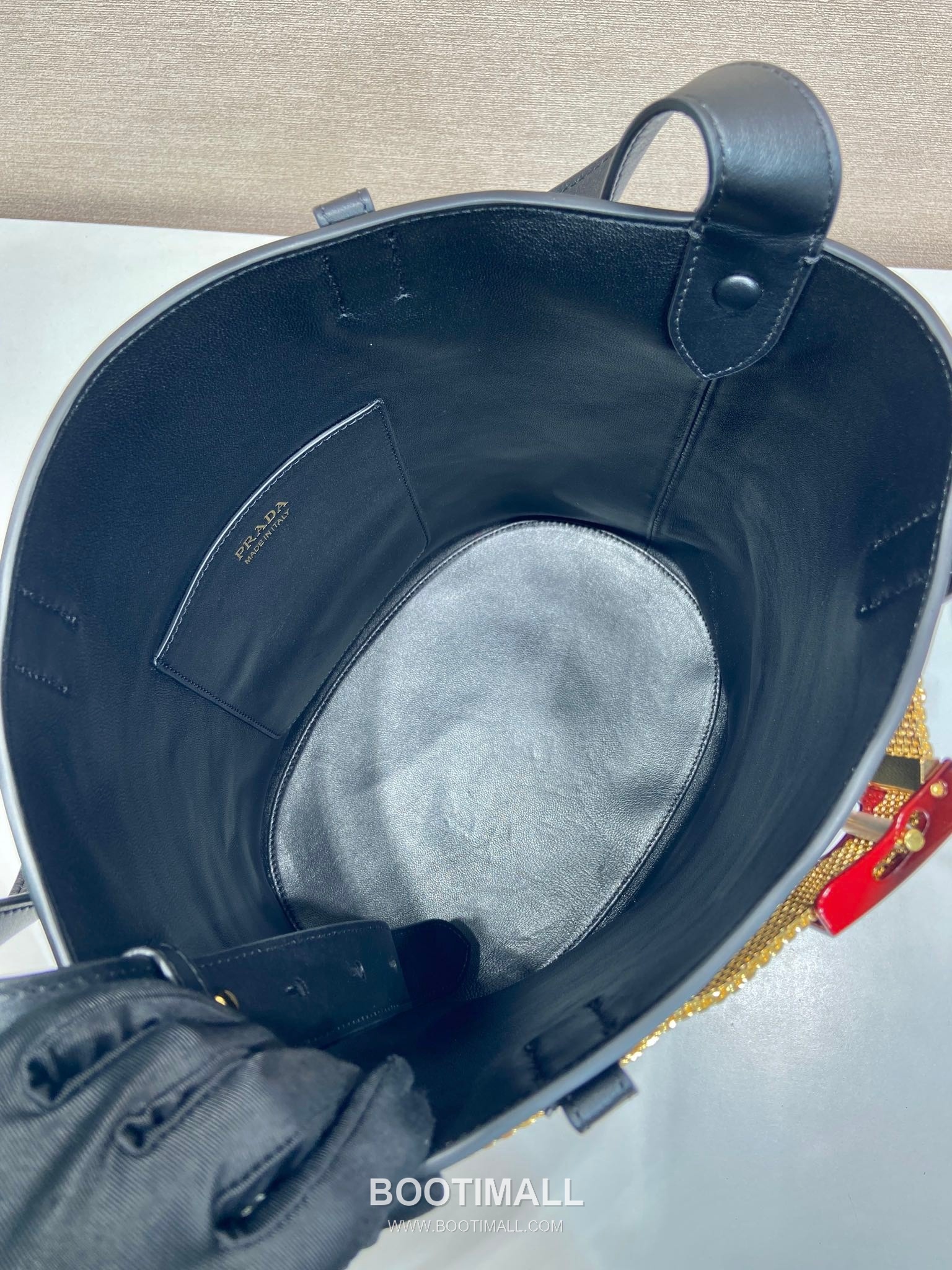 Prada Buckle Leather Bucket Bag 1BE085 프라다 버클 레더 버킷백 29cm 8