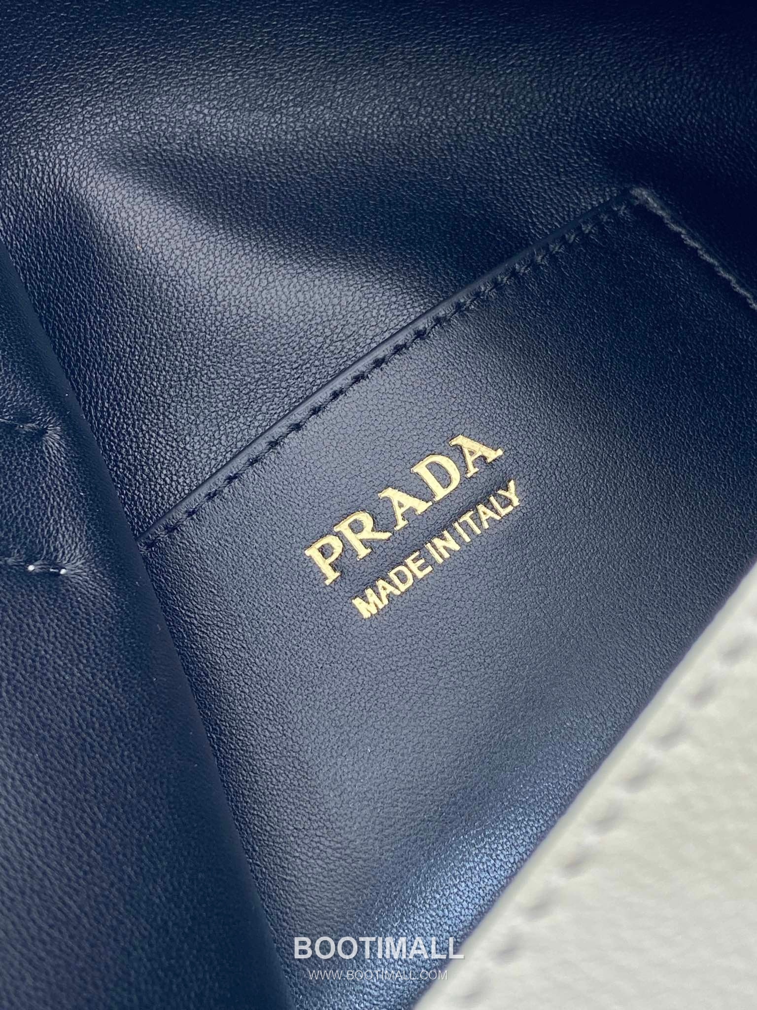 Prada Buckle Leather Bucket Bag 1BE085 프라다 버클 레더 버킷백 29cm 9