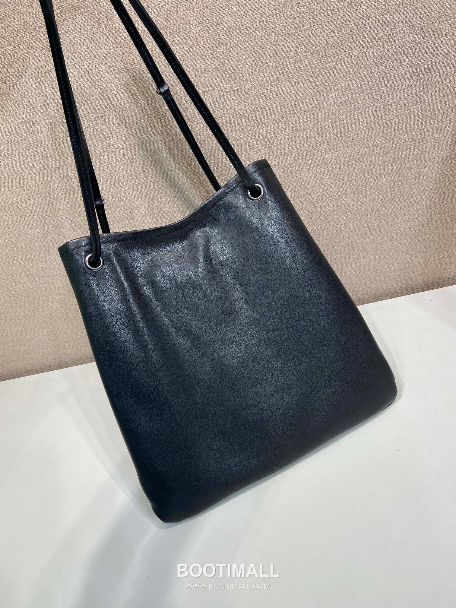 Prada Calfskin Tote Bag with Front Pocket Strap Detail 1BC293 프라다 카프스킨 프론트 포켓 스트랩 토트백 1BC293 39cm 4