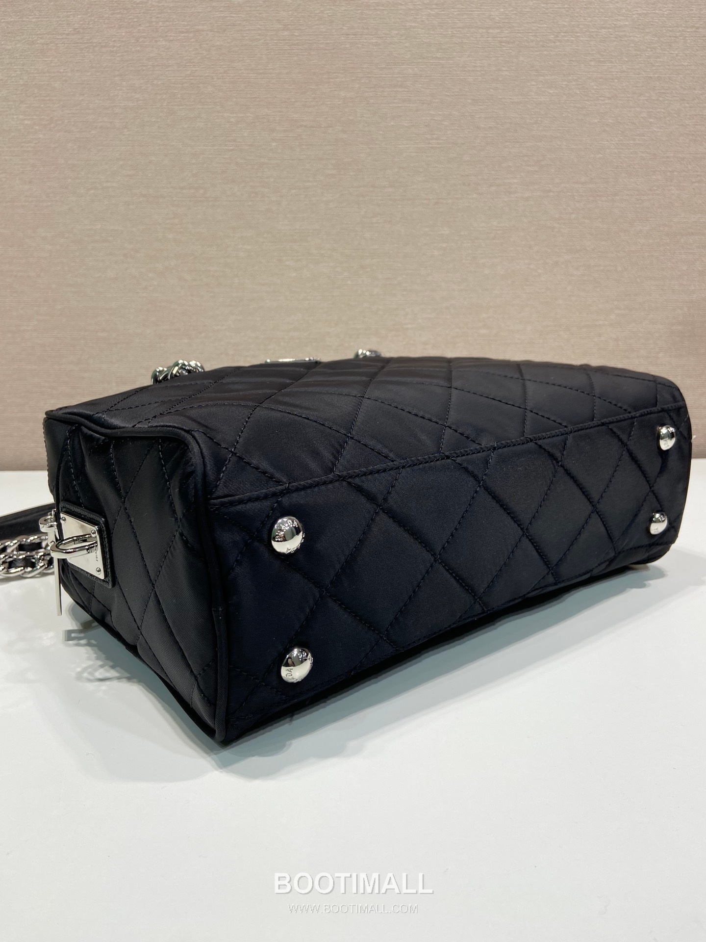 Prada Re-Nylon Camera Bag with Chain Strap Detail 프라다 리나일론 체인 스트랩 카메라백 1BD641 30cm 5
