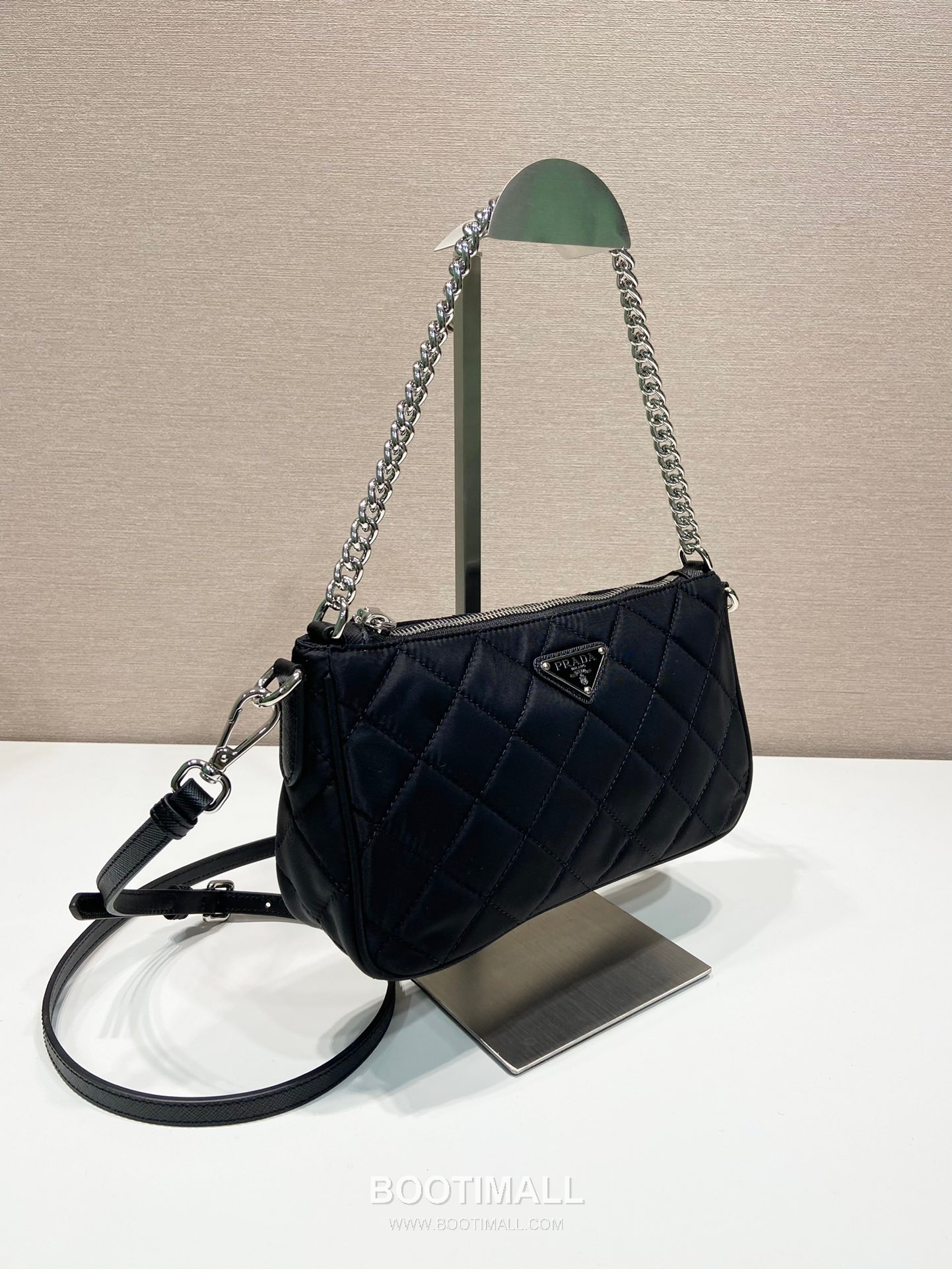 Prada Re-Nylon Hobo Shoulder Bag with Chain Strap Detail 프라다 리나일론 체인 스트랩 호보 숄더백 1BH026 25cm 3