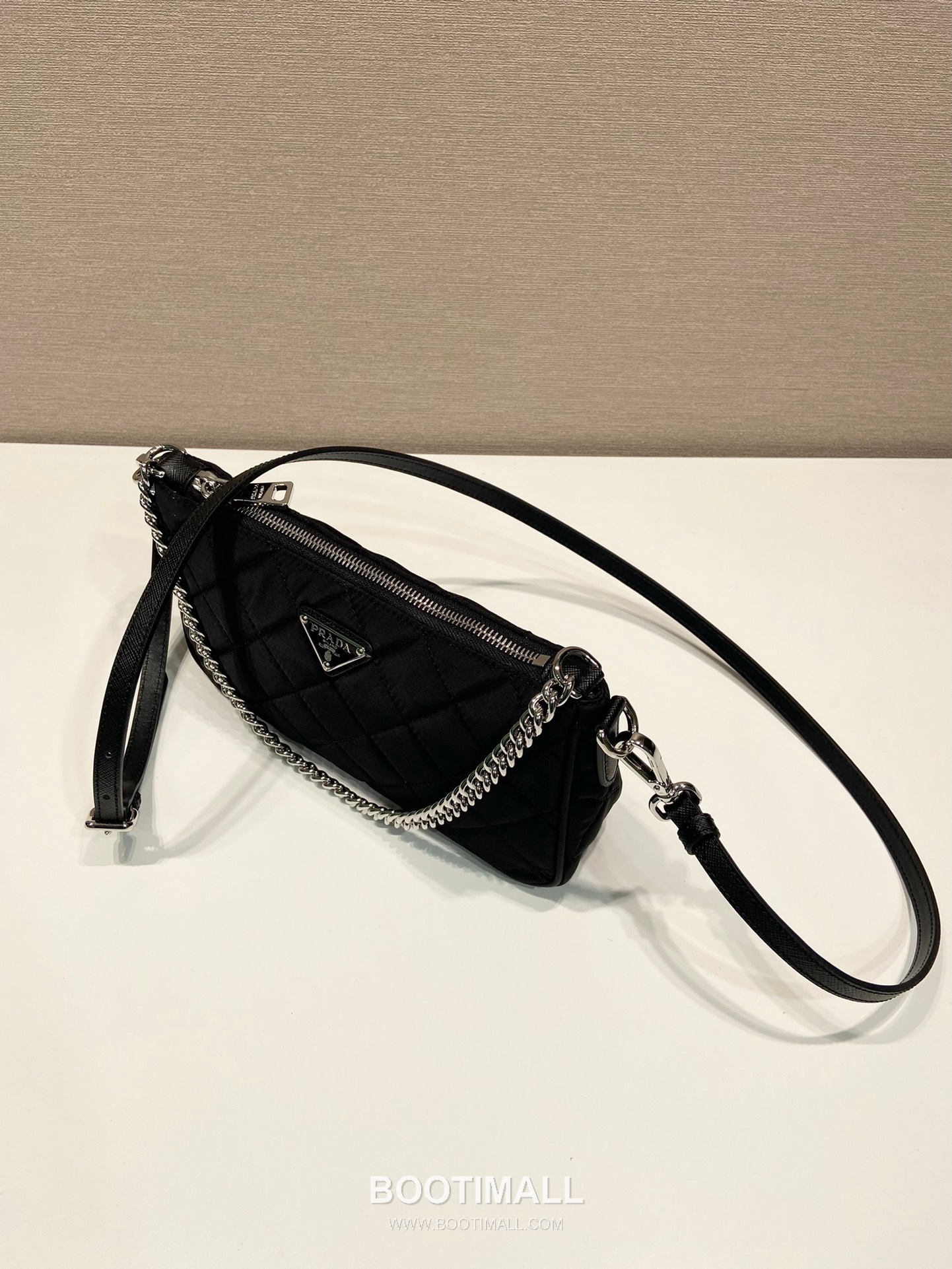 Prada Re-Nylon Hobo Shoulder Bag with Chain Strap Detail 프라다 리나일론 체인 스트랩 호보 숄더백 1BH026 25cm 4