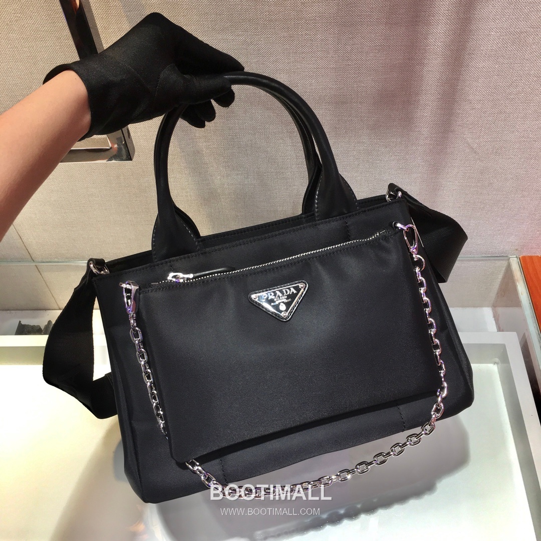 Prada Re-Nylon Twin Set Hobo Shoulder Bag with Detachable Pouch Detail 프라다 리나일론 트윈셋 호보 숄더백 탈부착 파우치 1BG364 28cm 2