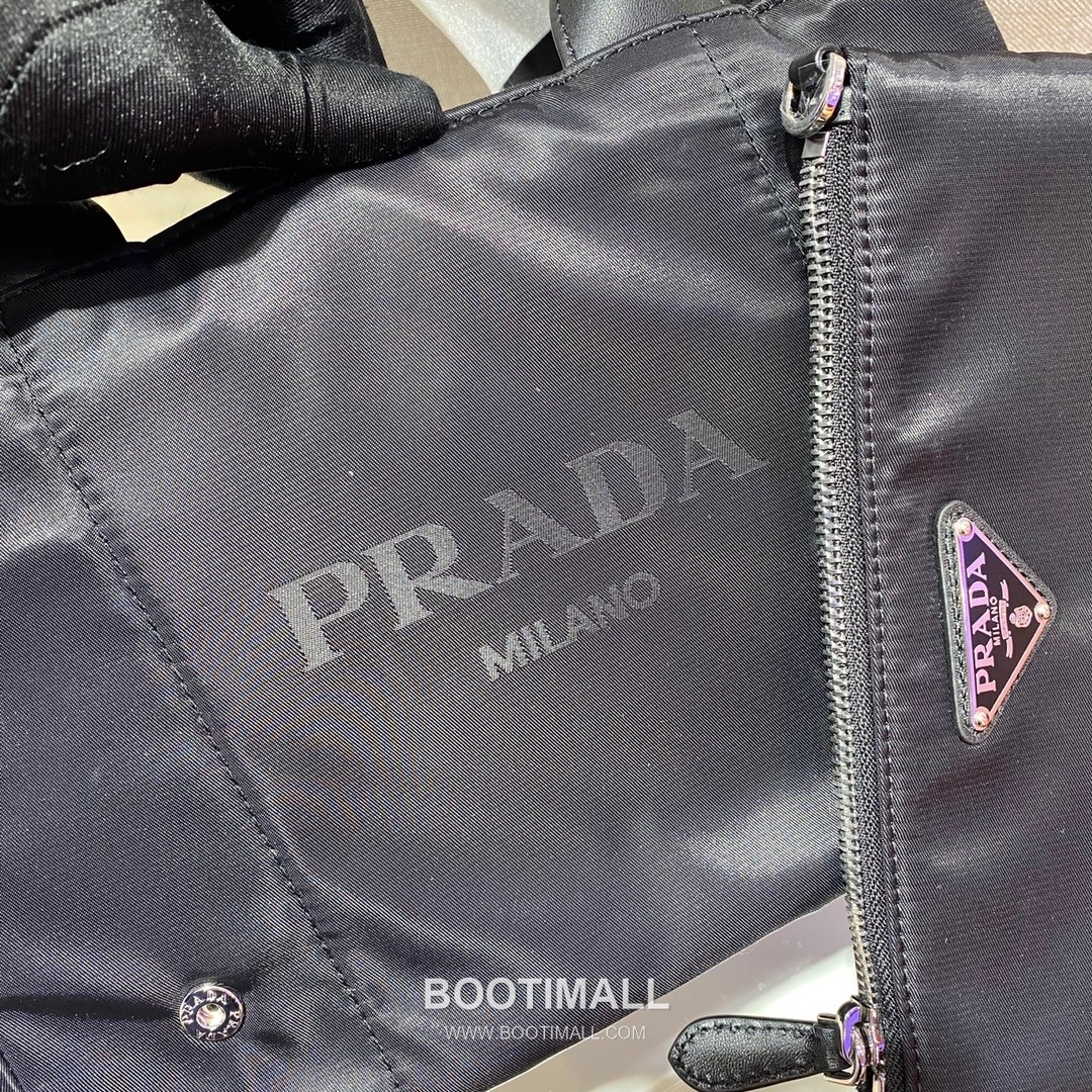 Prada Re-Nylon Twin Set Hobo Shoulder Bag with Detachable Pouch Detail 프라다 리나일론 트윈셋 호보 숄더백 탈부착 파우치 1BG364 28cm 6