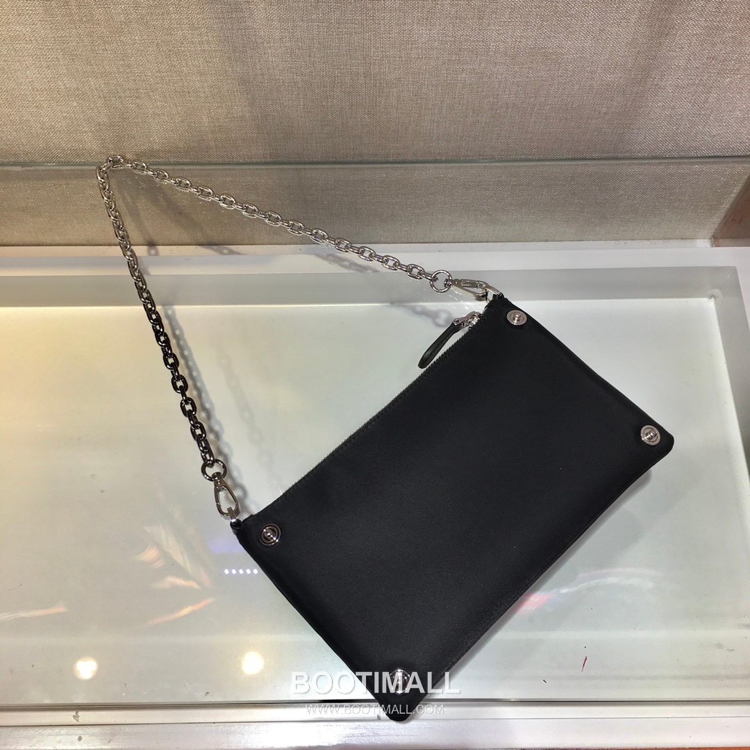 Prada Re-Nylon Mini Hobo Shoulder Bag with Chain Strap Detail 프라다 리나일론 체인 스트랩 미니 호보 숄더백 22cm 4