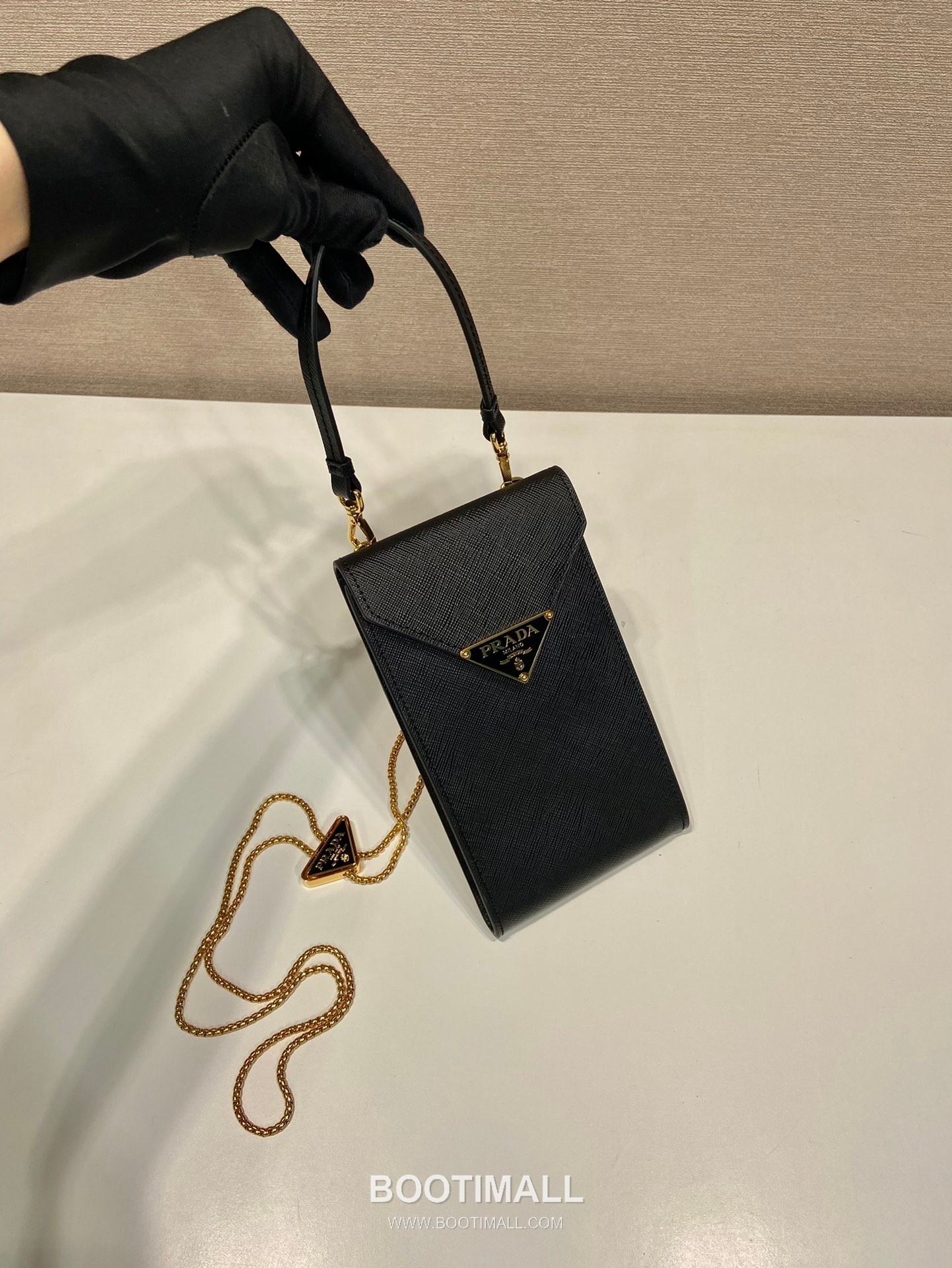 Prada Saffiano Leather Phone Crossbody Bag with Triangle Logo Lock Detail 프라다 사피아노 가죽 트라이앵글 로고 락 디테일 폰 크로스바디백 1BP050 10.5cm 2