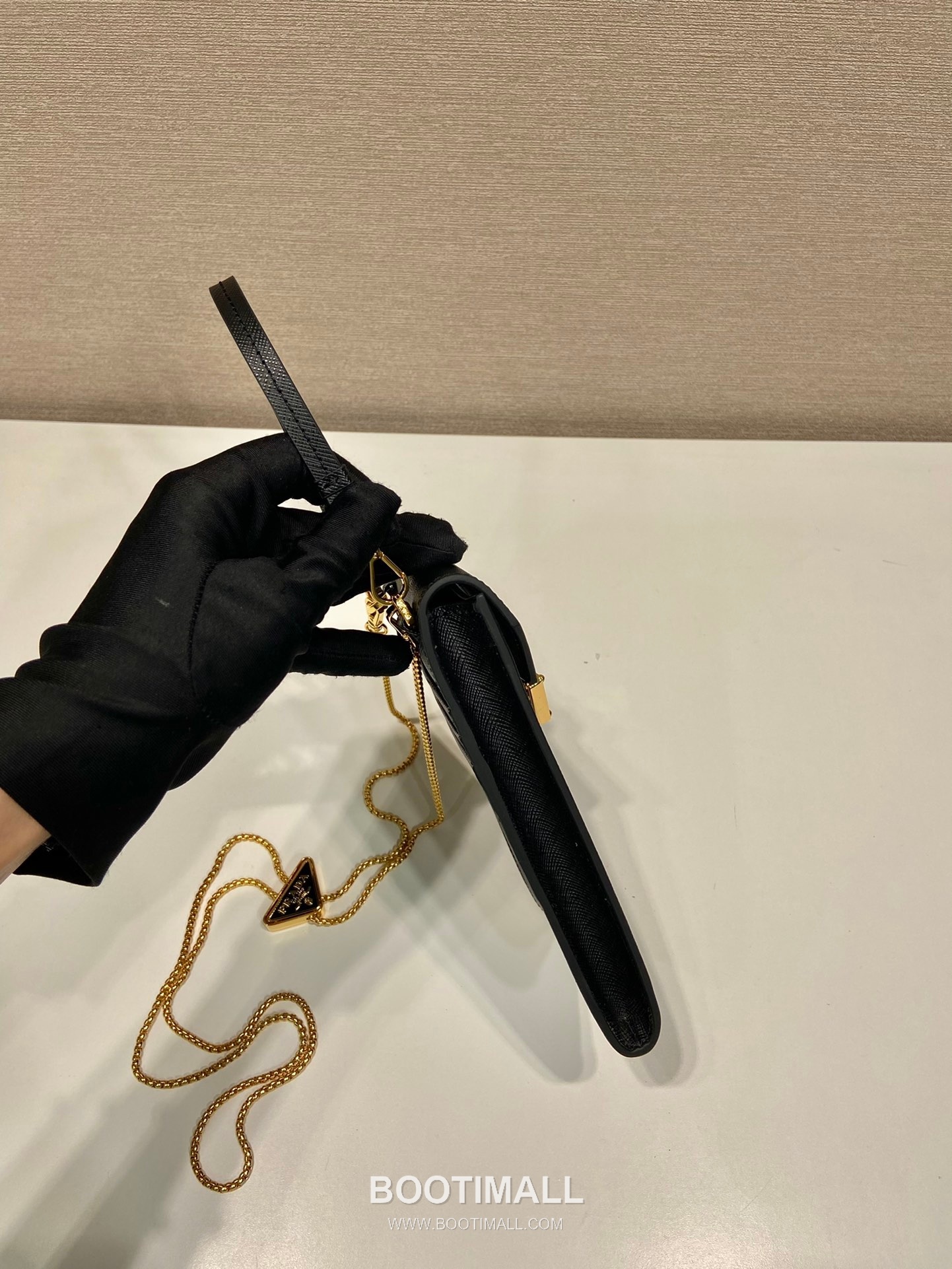 Prada Saffiano Leather Phone Crossbody Bag with Triangle Logo Lock Detail 프라다 사피아노 가죽 트라이앵글 로고 락 디테일 폰 크로스바디백 1BP050 10.5cm 7