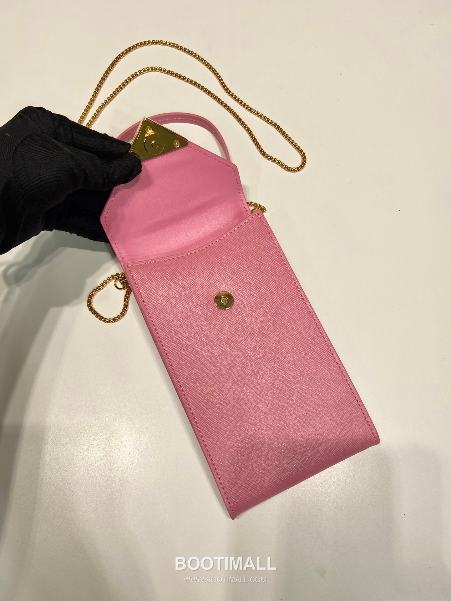 Prada Saffiano Leather Phone Crossbody Bag with Triangle Logo Lock Detail 프라다 사피아노 가죽 트라이앵글 로고 락 디테일 폰 크로스바디백 1BP050 10.5cm 16