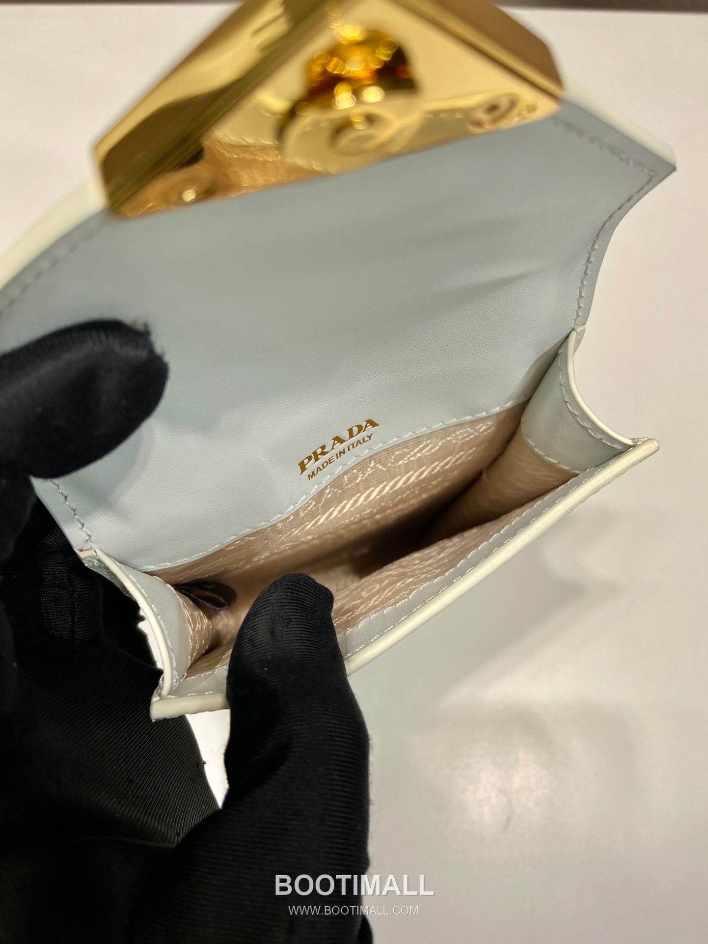 Prada Saffiano Leather Phone Crossbody Bag with Triangle Logo Lock Detail 프라다 사피아노 가죽 트라이앵글 로고 락 디테일 폰 크로스바디백 1BP050 10.5cm 8