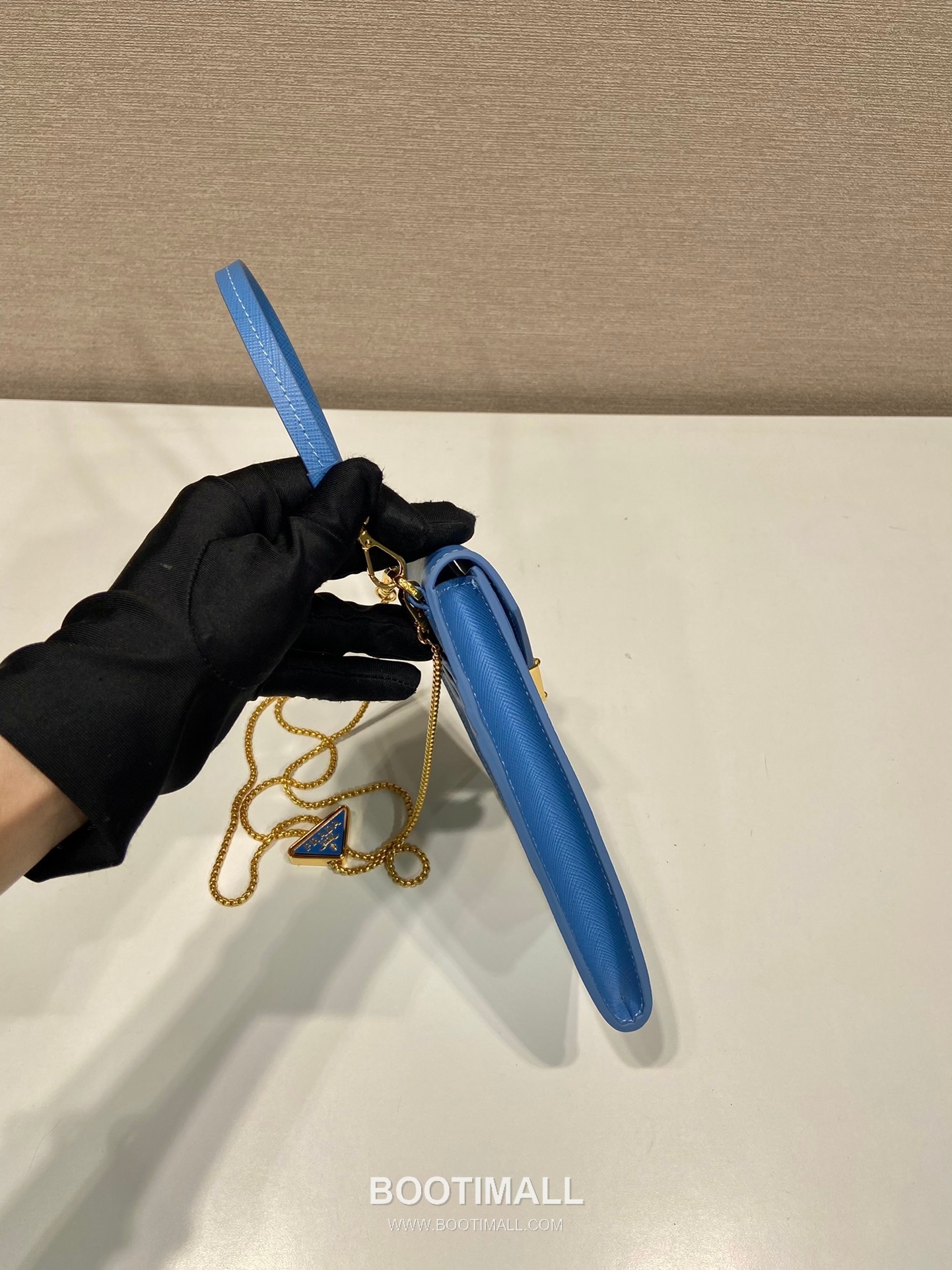 Prada Saffiano Leather Phone Crossbody Bag with Triangle Logo Lock Detail 프라다 사피아노 가죽 트라이앵글 로고 락 디테일 폰 크로스바디백 1BP050 10.5cm 14