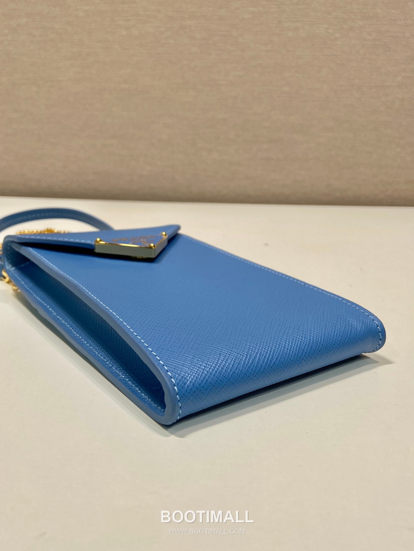 Prada Saffiano Leather Phone Crossbody Bag with Triangle Logo Lock Detail 프라다 사피아노 가죽 트라이앵글 로고 락 디테일 폰 크로스바디백 1BP050 10.5cm 15