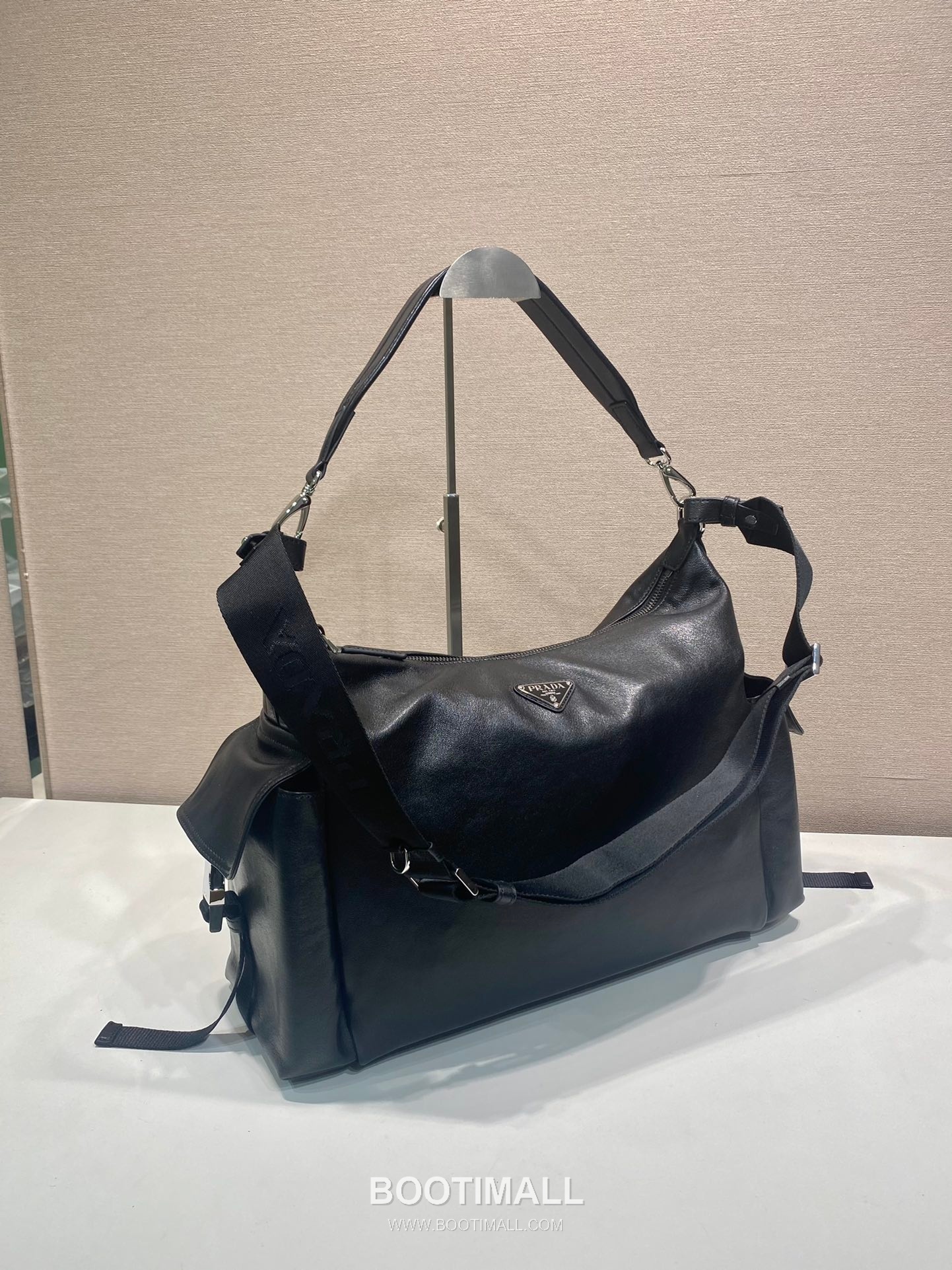 Prada Explore Calfskin Hobo Bag with Multi Pocket Strap Detail 프라다 익스플로어 카프스킨 멀티포켓 스트랩 호보백 2VH204 43cm 2