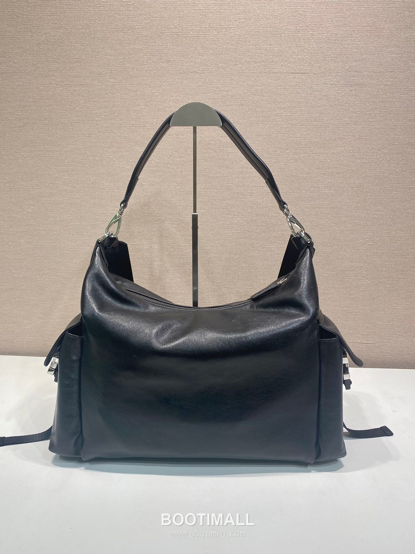 Prada Explore Calfskin Hobo Bag with Multi Pocket Strap Detail 프라다 익스플로어 카프스킨 멀티포켓 스트랩 호보백 2VH204 43cm 4