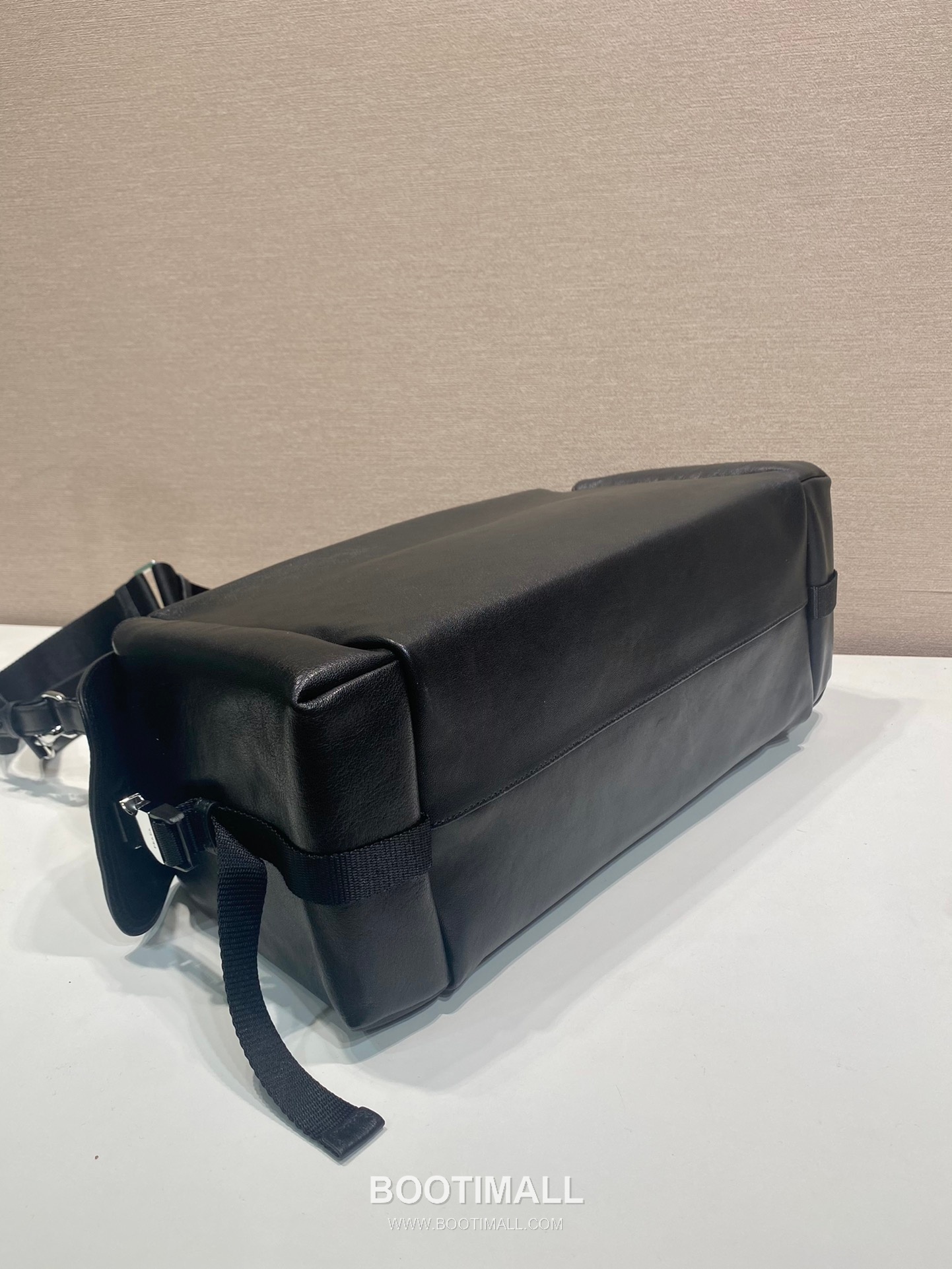 Prada Explore Calfskin Hobo Bag with Multi Pocket Strap Detail 프라다 익스플로어 카프스킨 멀티포켓 스트랩 호보백 2VH204 43cm 6