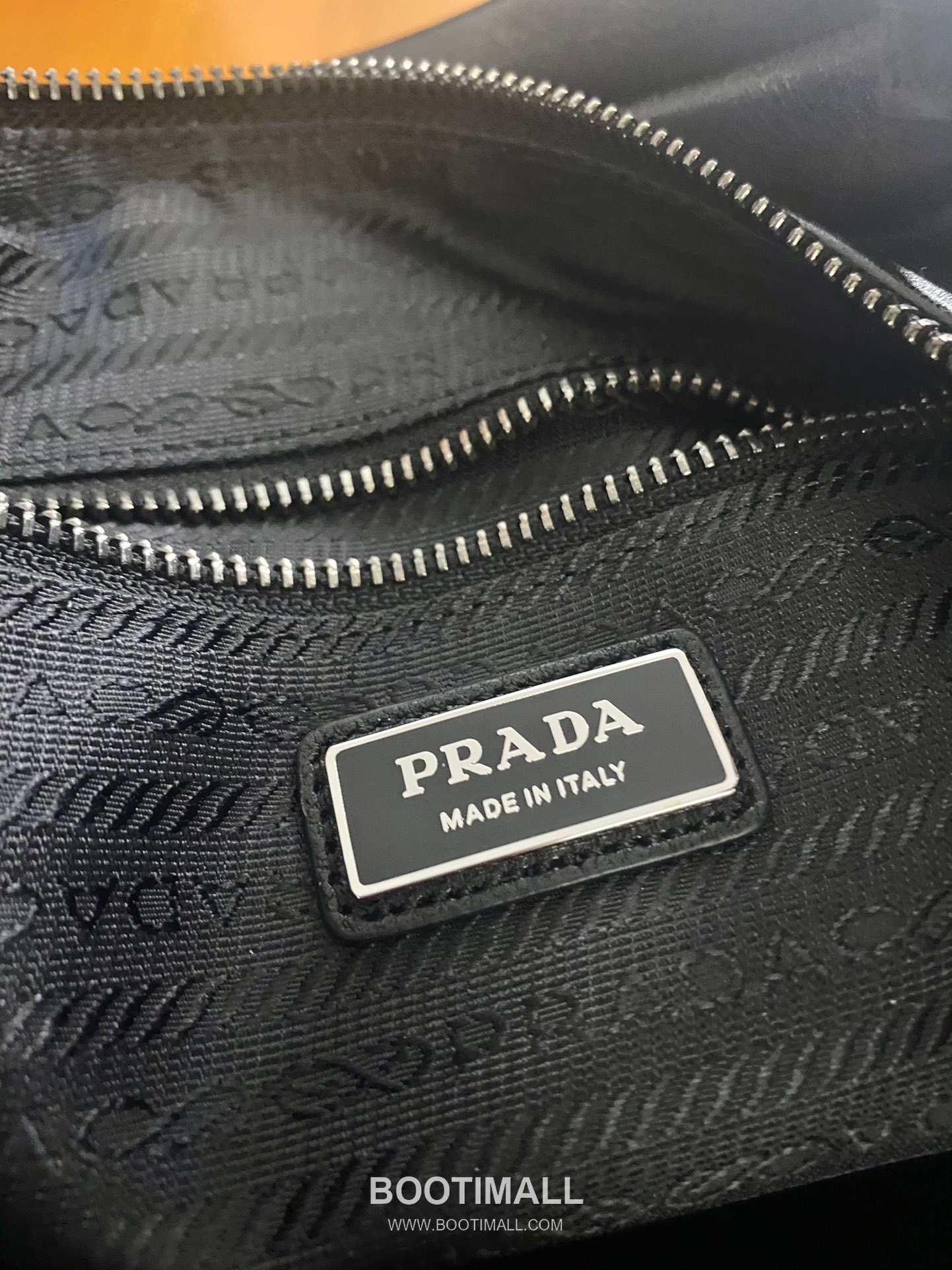 Prada Explore Calfskin Hobo Bag with Multi Pocket Strap Detail 프라다 익스플로어 카프스킨 멀티포켓 스트랩 호보백 2VH204 43cm 9