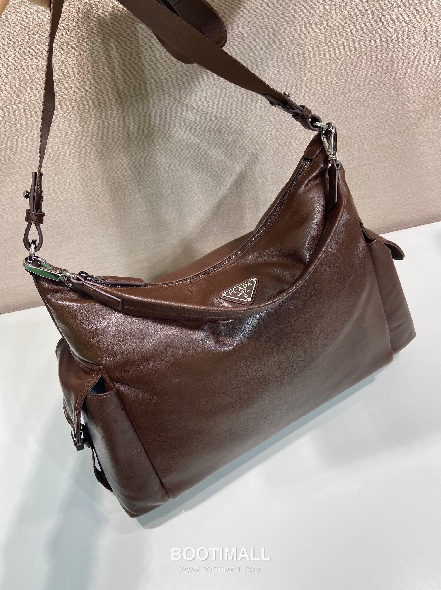 Prada Explore Calfskin Hobo Bag with Multi Pocket Strap Detail 프라다 익스플로어 카프스킨 멀티포켓 스트랩 호보백 2VH204 43cm 2