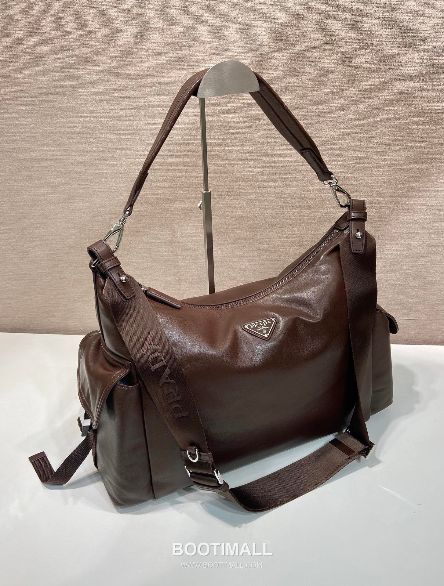 Prada Explore Calfskin Hobo Bag with Multi Pocket Strap Detail 프라다 익스플로어 카프스킨 멀티포켓 스트랩 호보백 2VH204 43cm 3