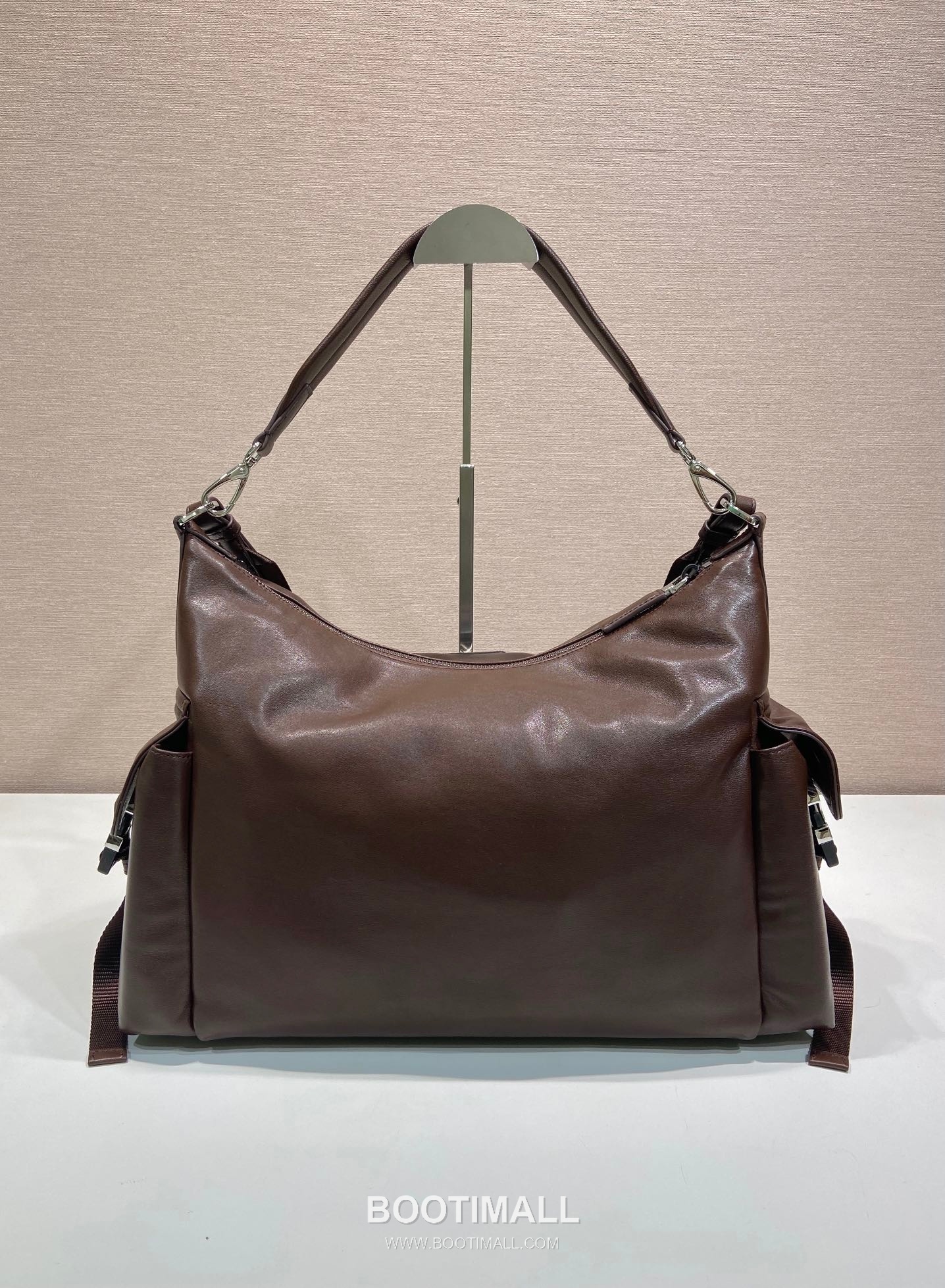 Prada Explore Calfskin Hobo Bag with Multi Pocket Strap Detail 프라다 익스플로어 카프스킨 멀티포켓 스트랩 호보백 2VH204 43cm 4