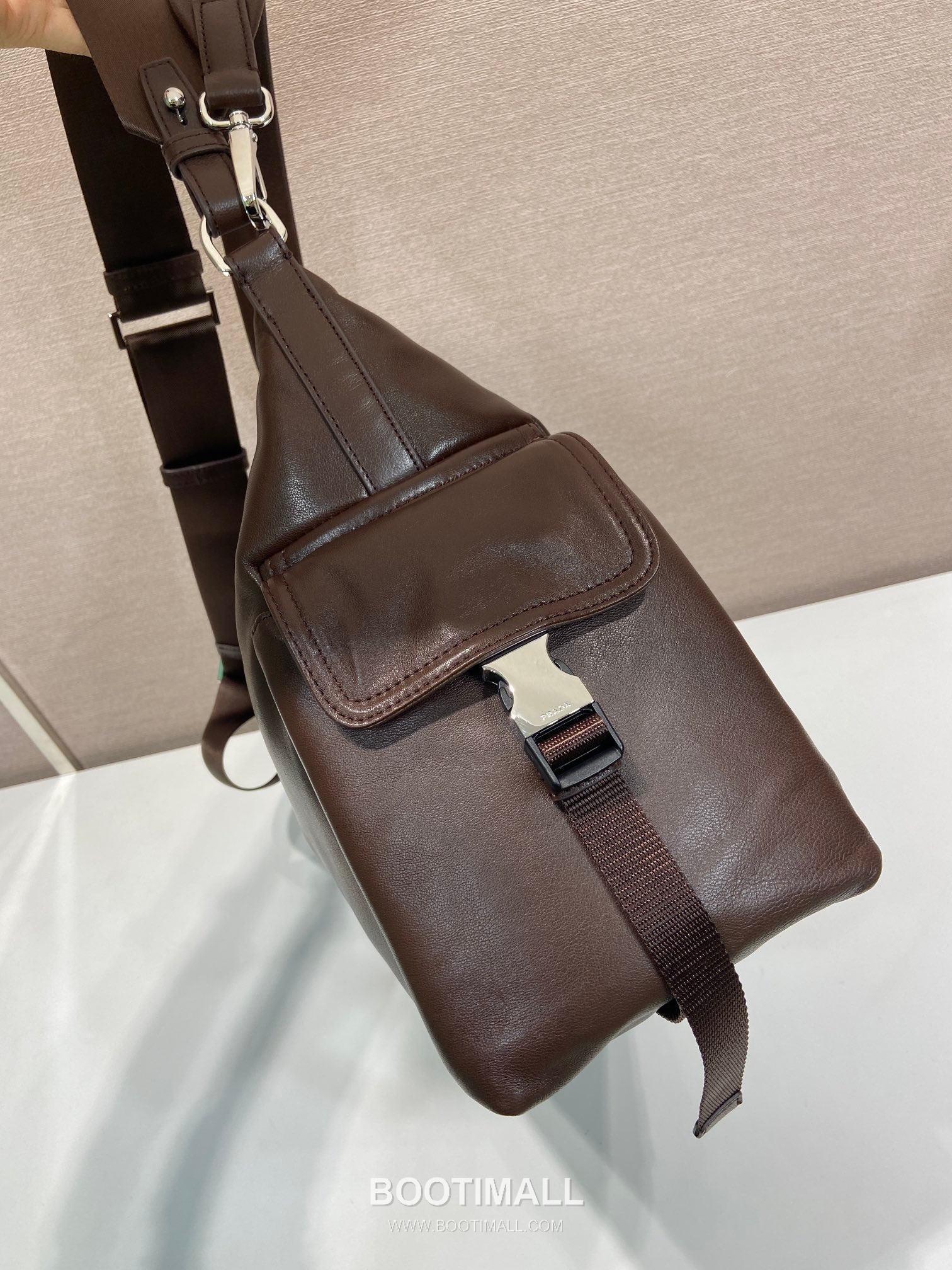 Prada Explore Calfskin Hobo Bag with Multi Pocket Strap Detail 프라다 익스플로어 카프스킨 멀티포켓 스트랩 호보백 2VH204 43cm 5