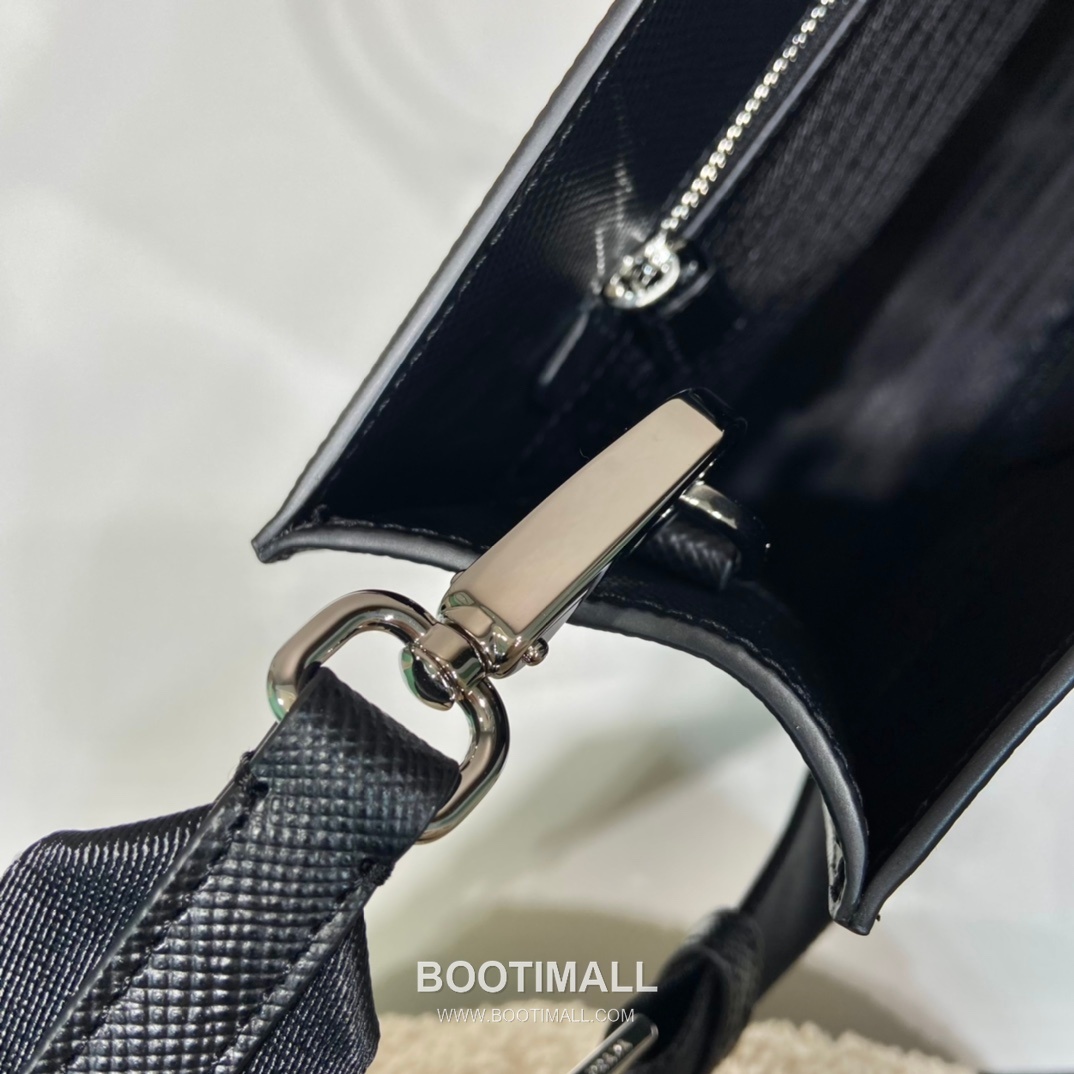 Prada Saffiano Leather Briefcase Tote Bag with Detachable Nylon Strap Detail 프라다 사피아노 가죽 탈부착 나일론 스트랩 브리프케이스 토트백 2VG101 40cm 8