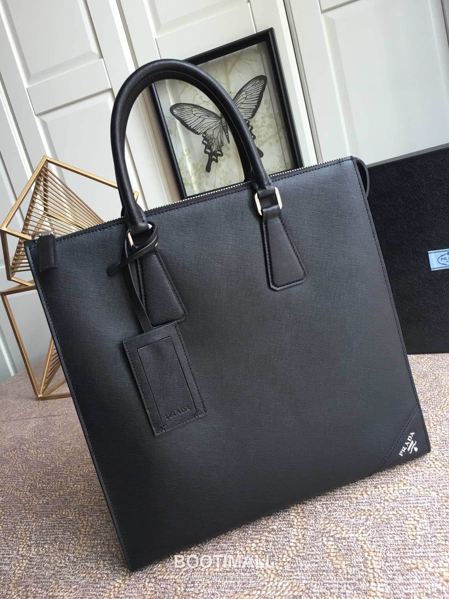 Prada Nylon Tote Bag with Triangle Logo Patch Detail 프라다 나일론 트라이앵글 로고 패치 토트백 34cm 1