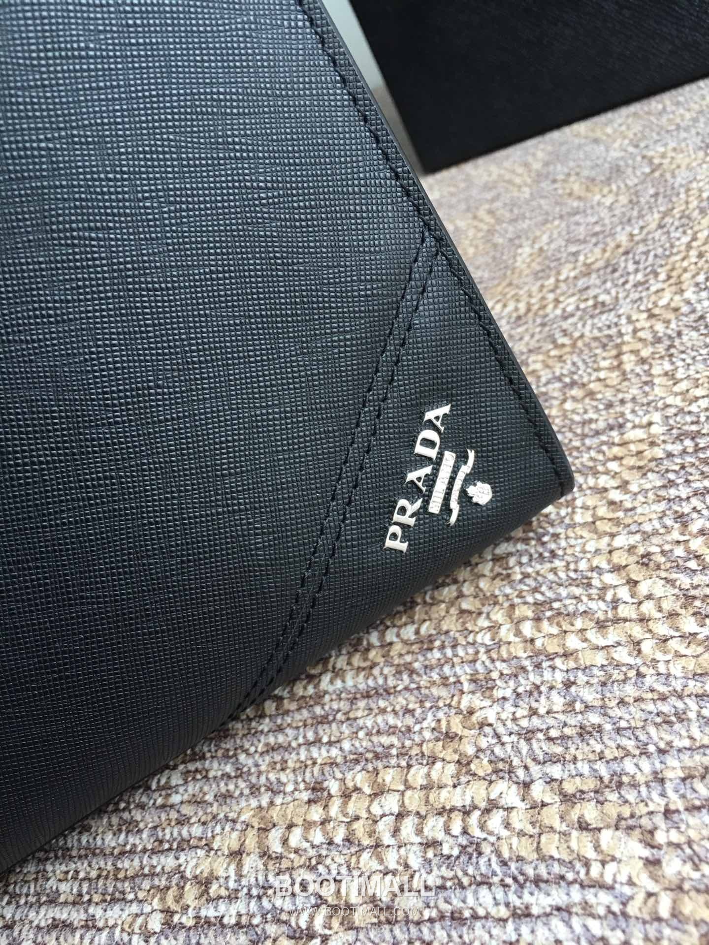 Prada Nylon Tote Bag with Triangle Logo Patch Detail 프라다 나일론 트라이앵글 로고 패치 토트백 34cm 2